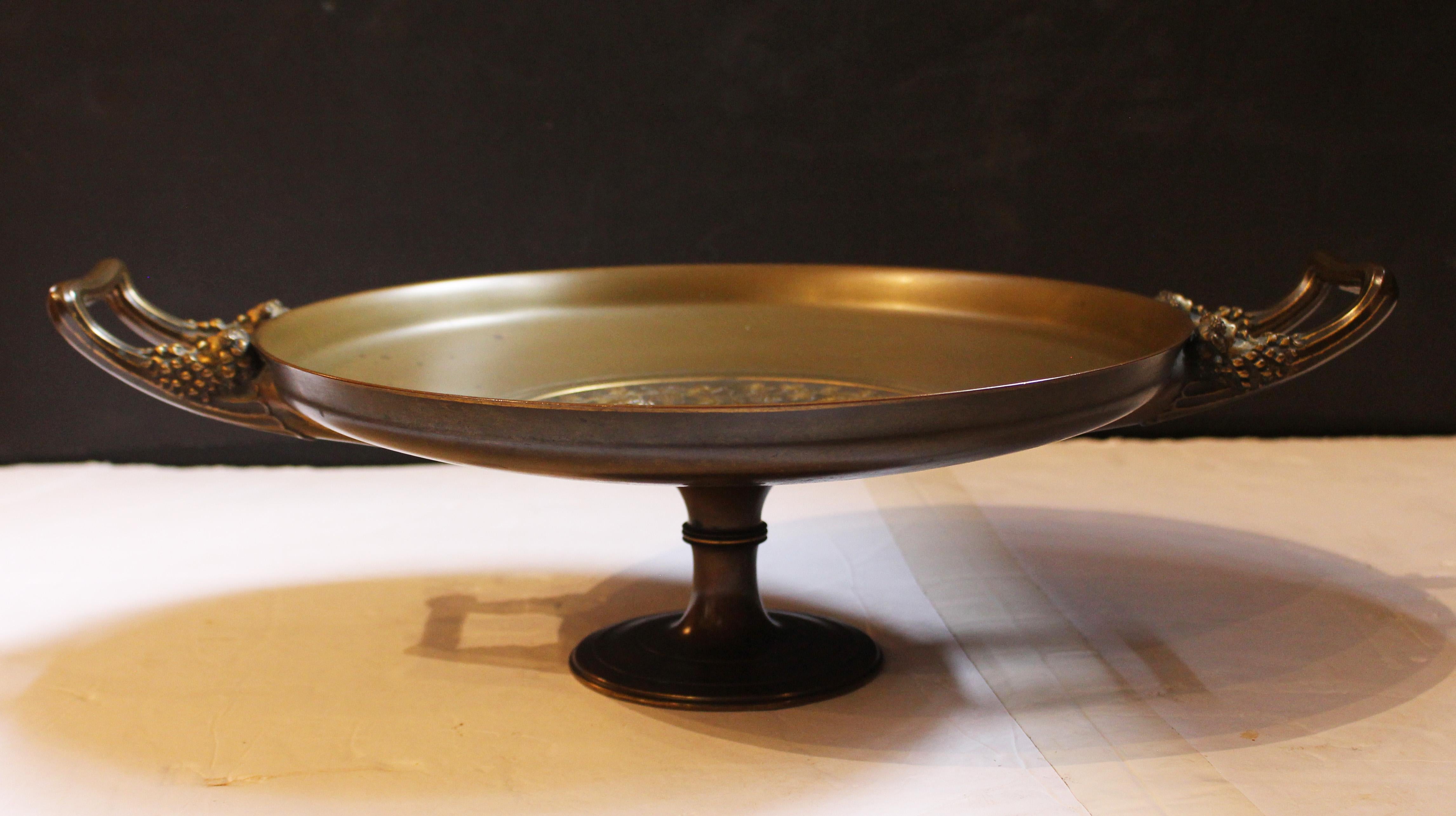 Tazza in bronzo della fine del XIX secolo, probabilmente di Barbedienne In condizioni buone in vendita a Chapel Hill, NC