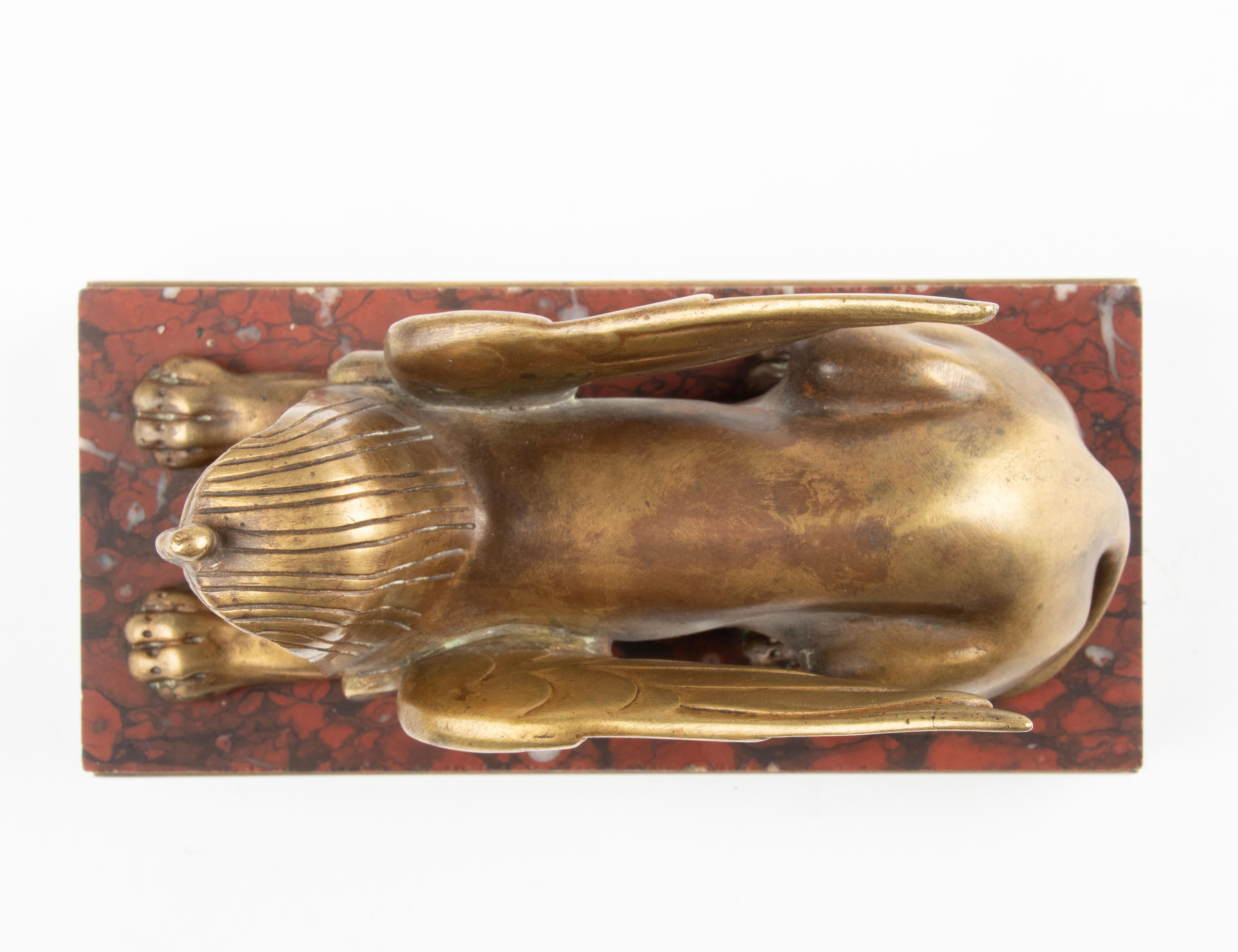 Statuetta di sfinge alata in bronzo della fine del XIX secolo Marmo rosso Griotte in vendita 5