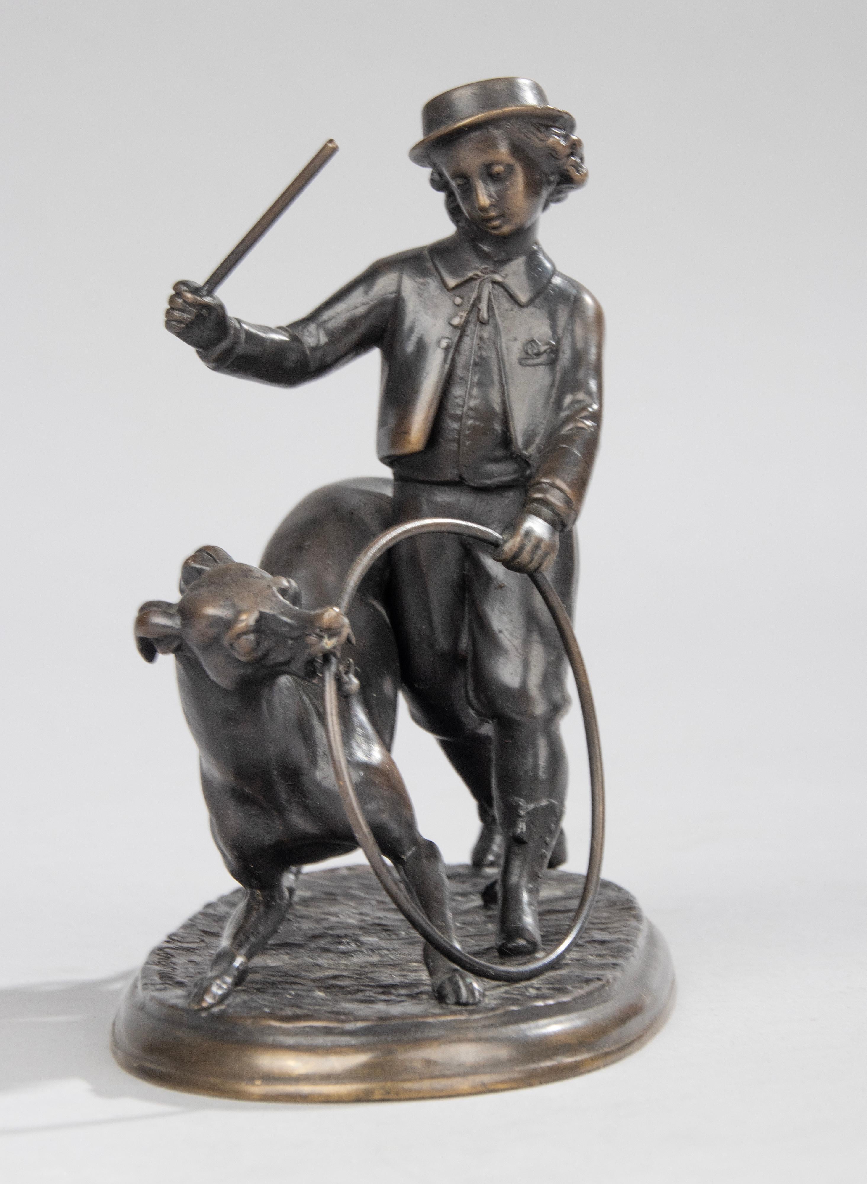 Sculpture en bronze de la fin du XIXe siècle  Garçon jouant avec un Whippet par Jules Moigniez en vente 3