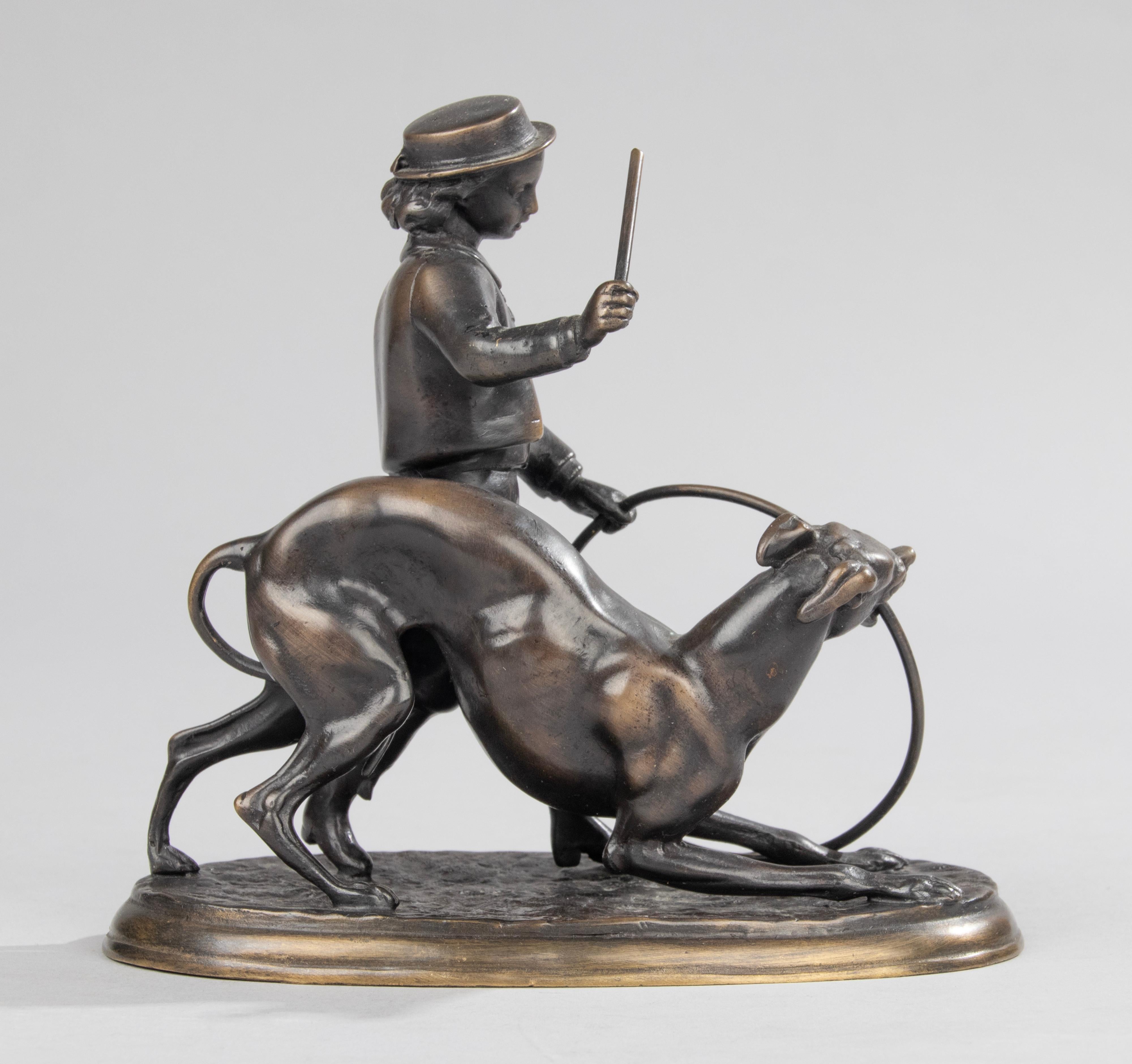 Sculpture en bronze de la fin du XIXe siècle  Garçon jouant avec un Whippet par Jules Moigniez en vente 5