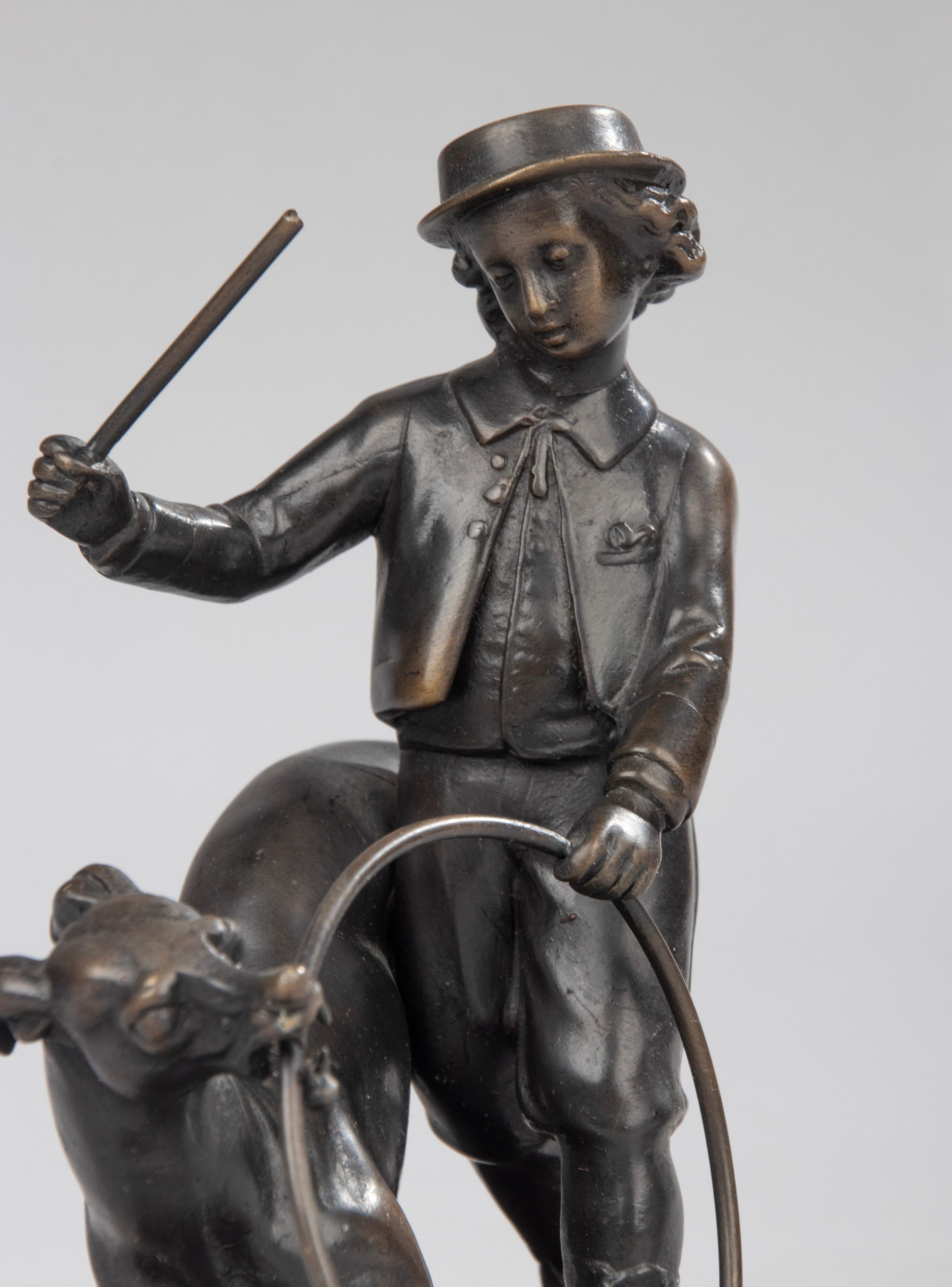 Sculpture en bronze de la fin du XIXe siècle  Garçon jouant avec un Whippet par Jules Moigniez en vente 6