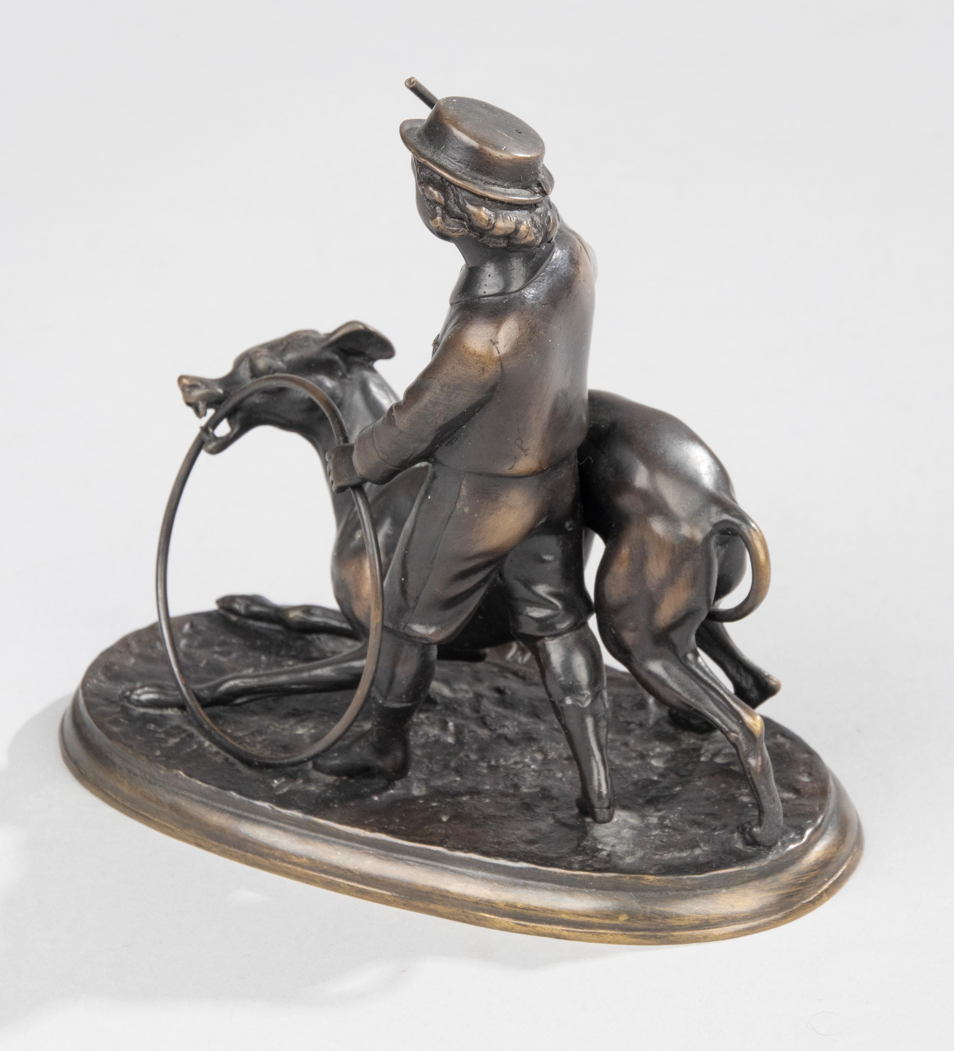 Sculpture en bronze de la fin du XIXe siècle  Garçon jouant avec un Whippet par Jules Moigniez en vente 8