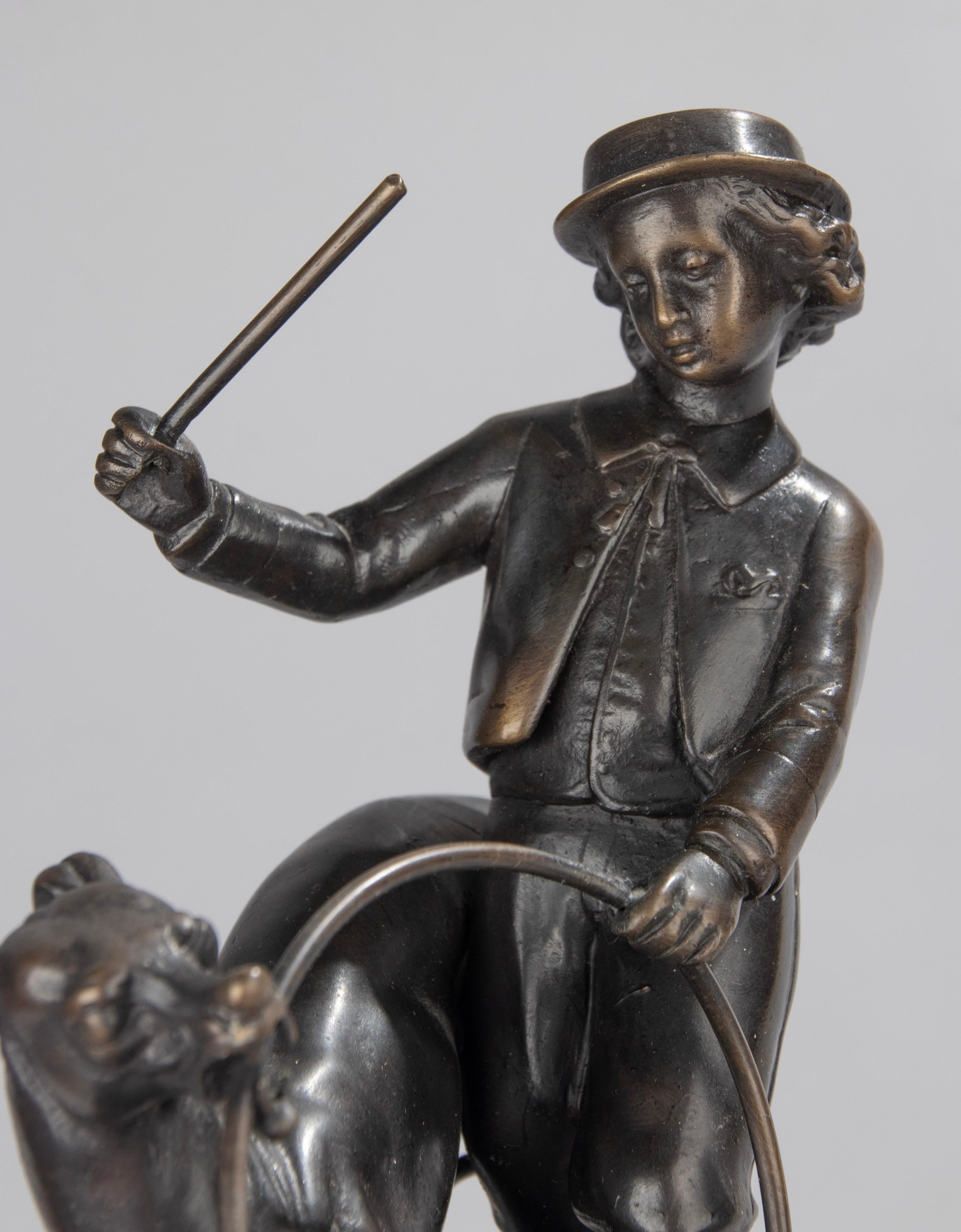 Sculpture en bronze de la fin du XIXe siècle  Garçon jouant avec un Whippet par Jules Moigniez en vente 9