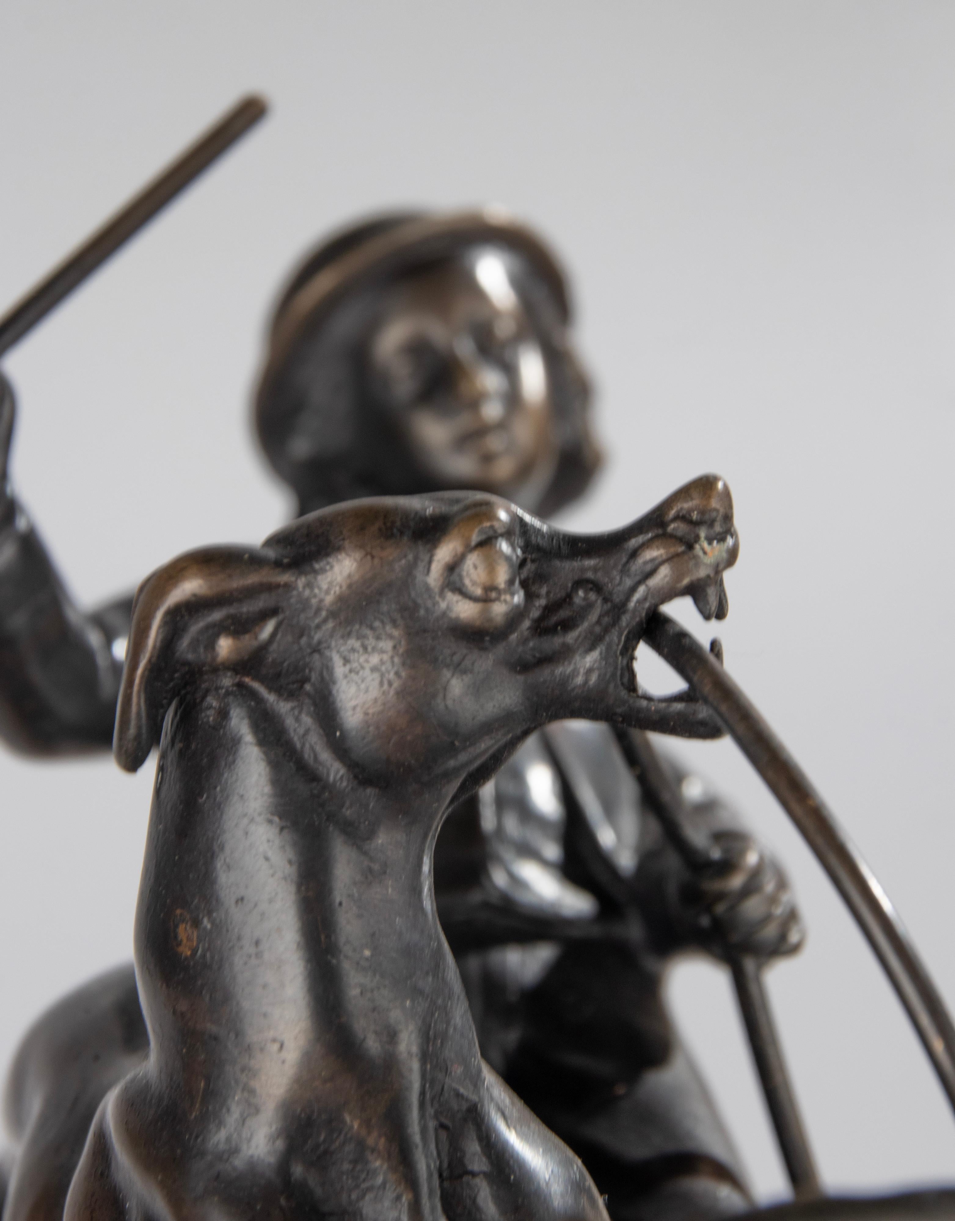 Scultura in bronzo della fine del XIX secolo  Ragazzo che gioca con Whippet di Jules Moigniez in vendita 1