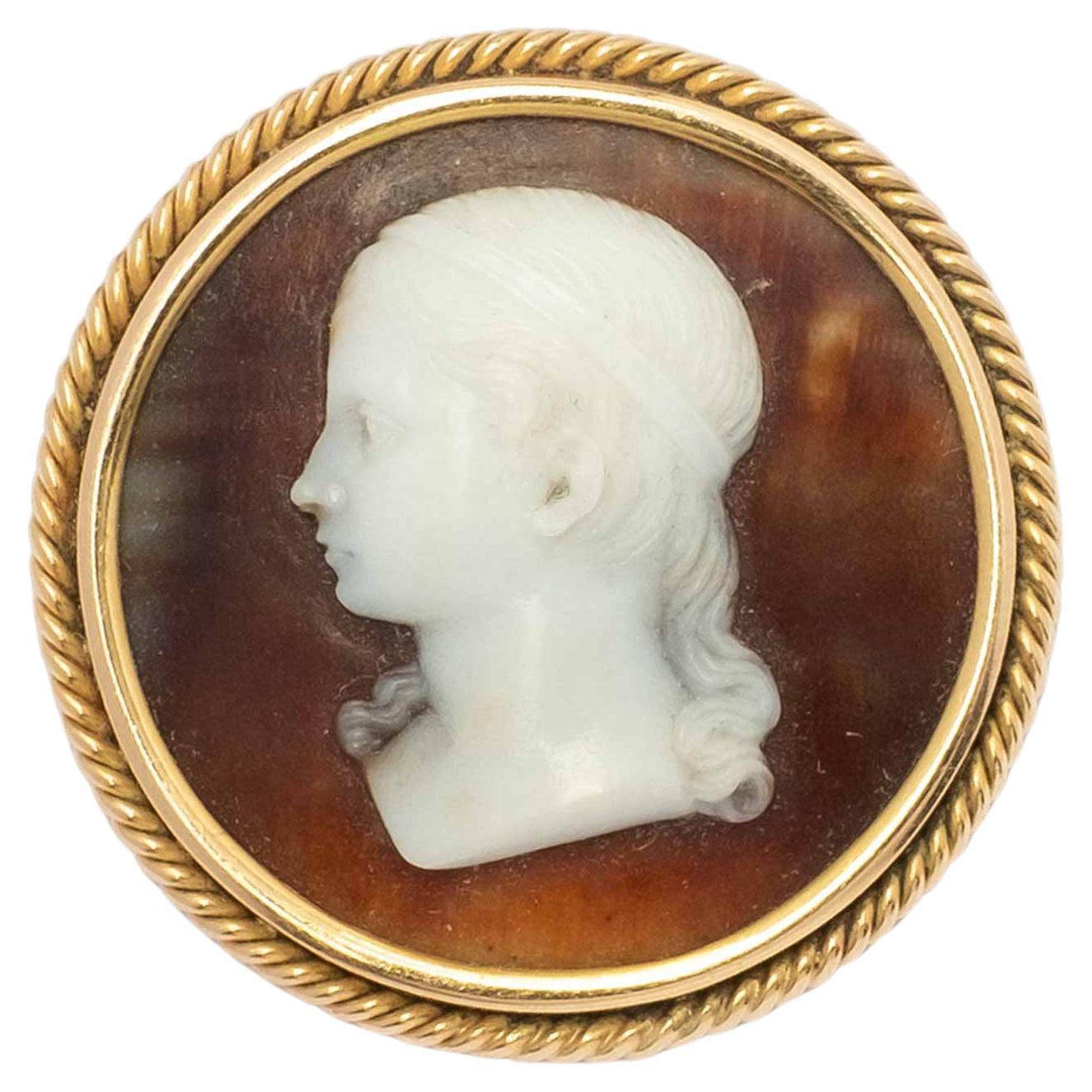 Broche de finales del siglo XIX - Camafeo de concha tallado a mano en montura de oro de 18 ct