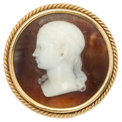 Late 19th Century Brooch – Hand-Carved Shell Cameo in 18ct Gold Setting