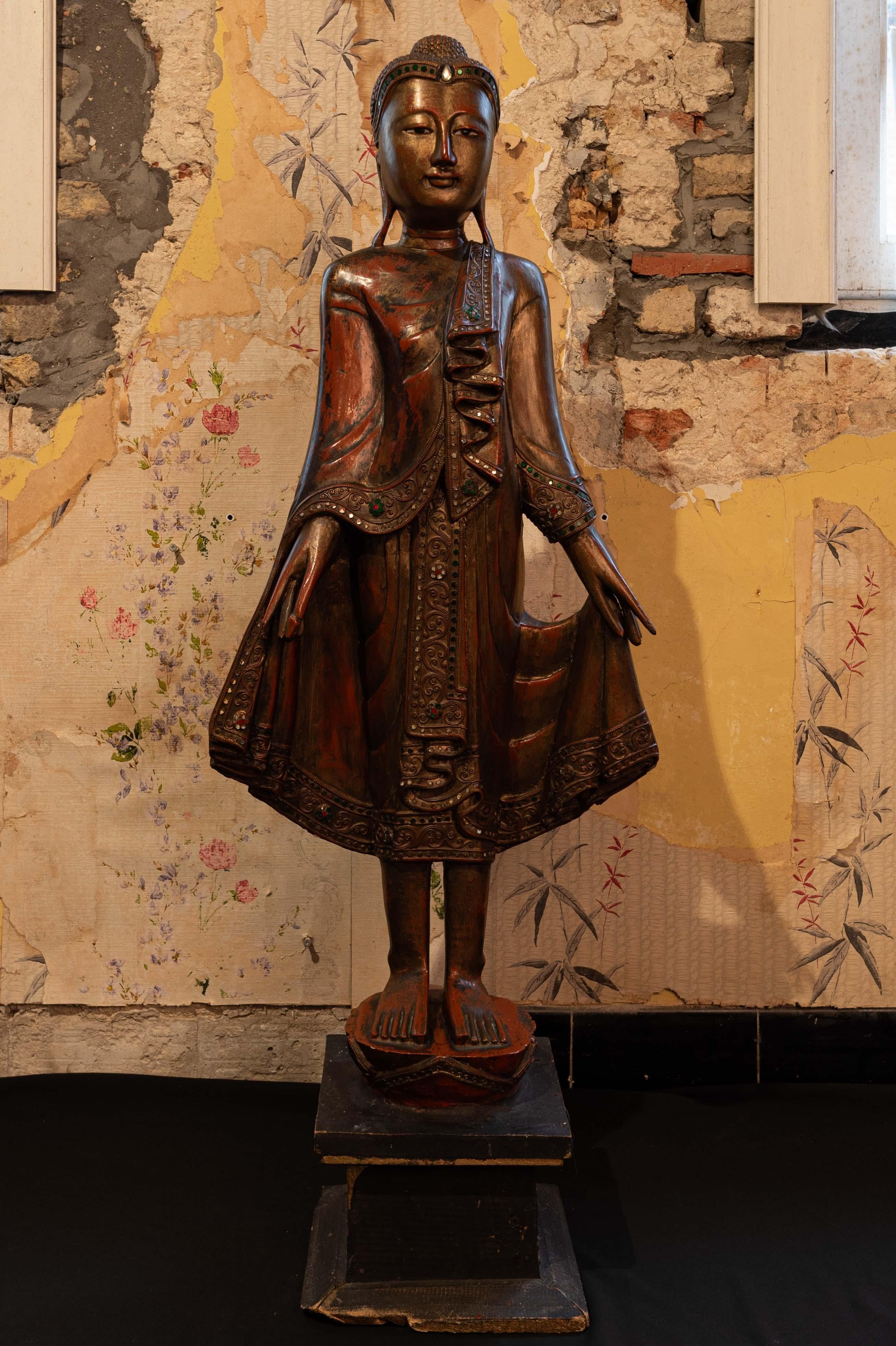 Beautiful statue with great patina