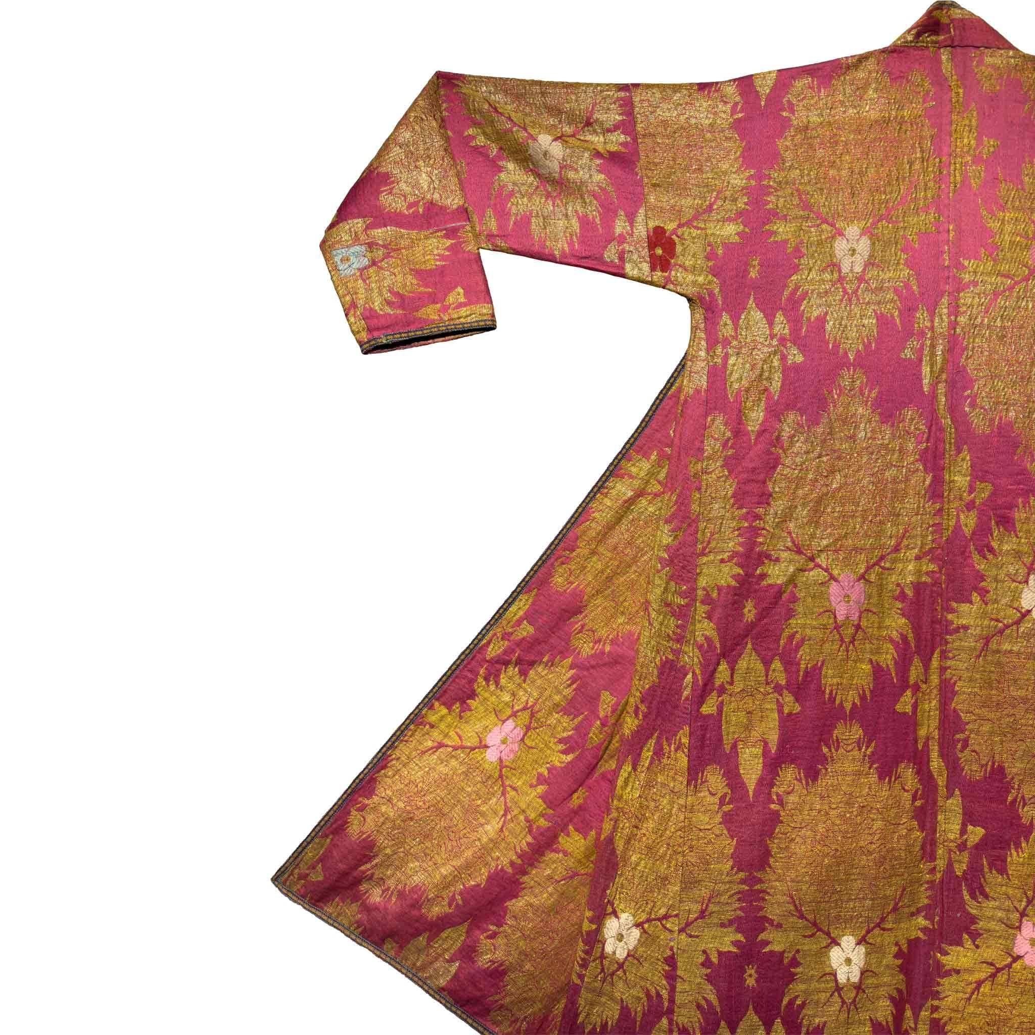 Robe de brocart en soie de Boukharan de la fin du 19e siècle Bon état - En vente à 中央区, JP