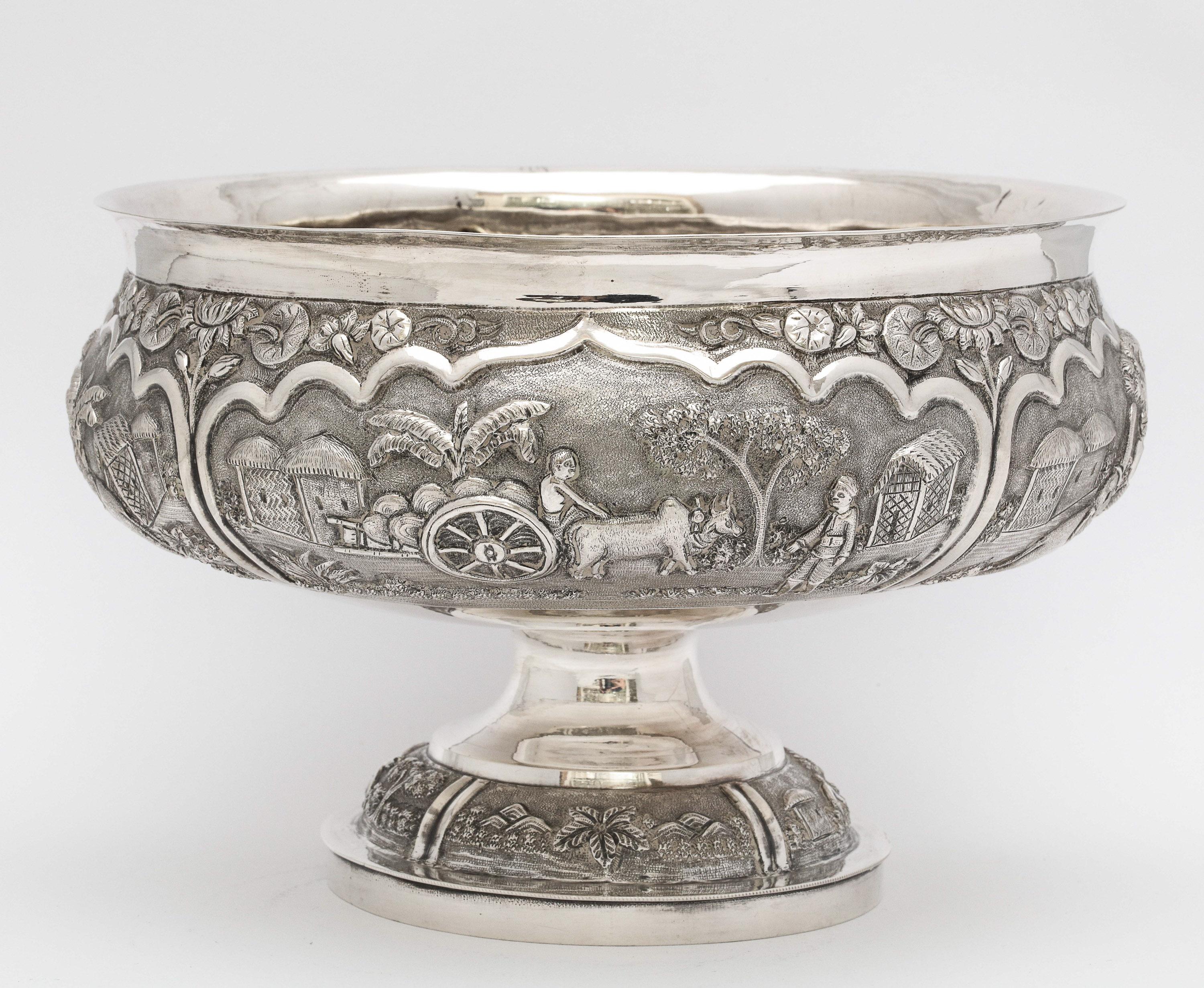 Late 19th Century Burmese/Myanmar Silver Pedestal-Based Bowl 6