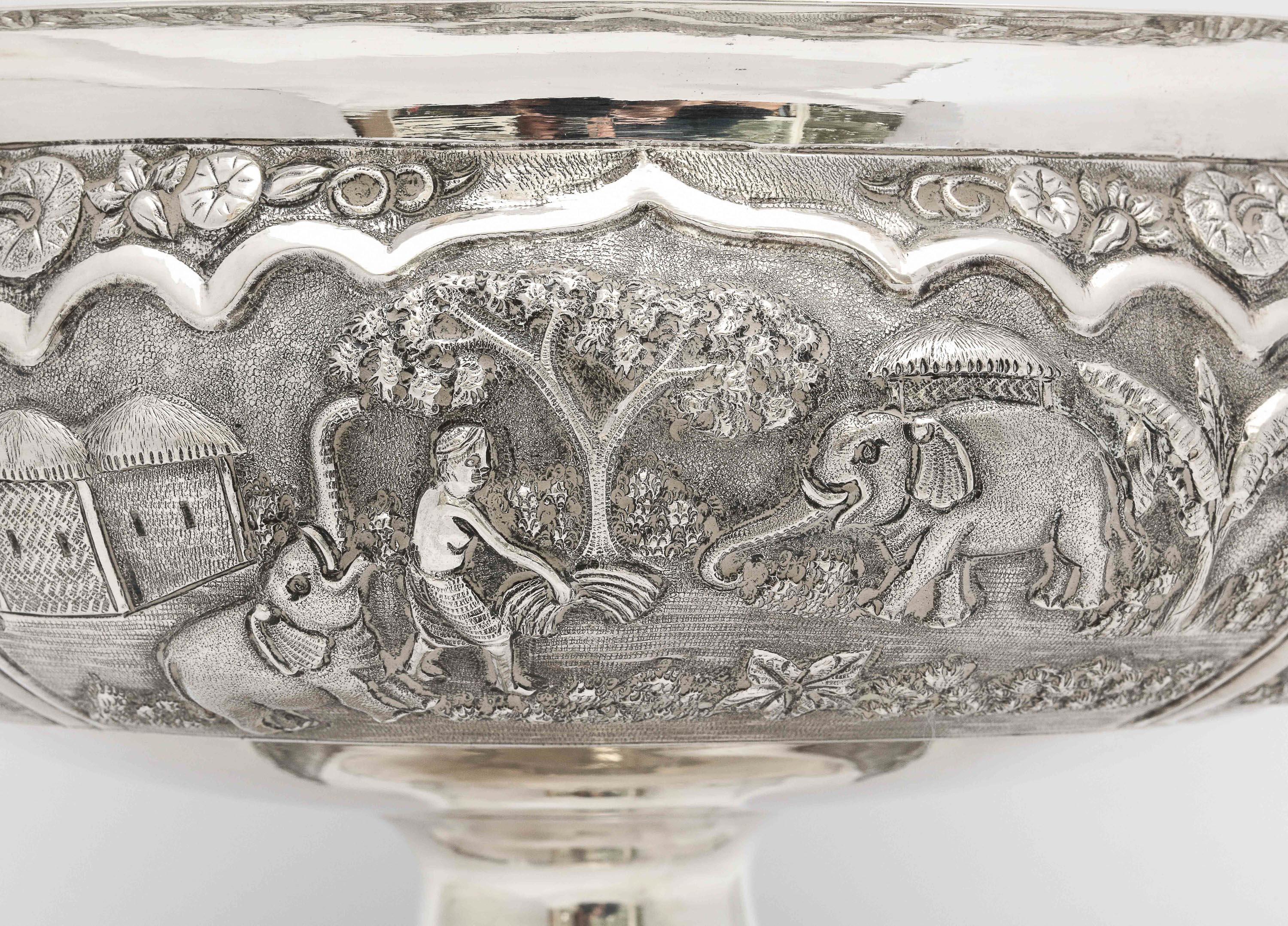 Late 19th Century Burmese/Myanmar Silver Pedestal-Based Bowl 7