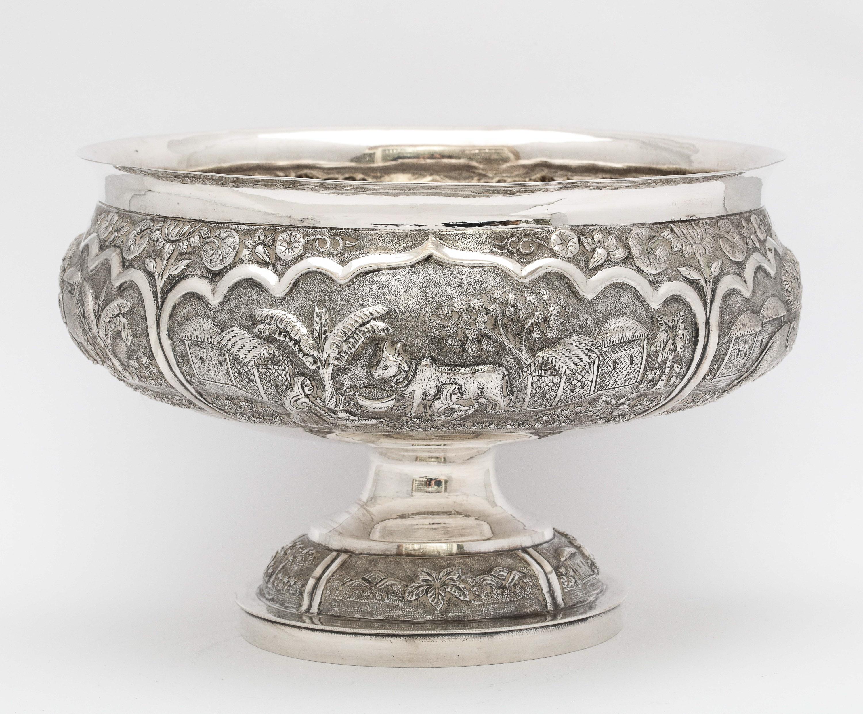 Late 19th Century Burmese/Myanmar Silver Pedestal-Based Bowl 8