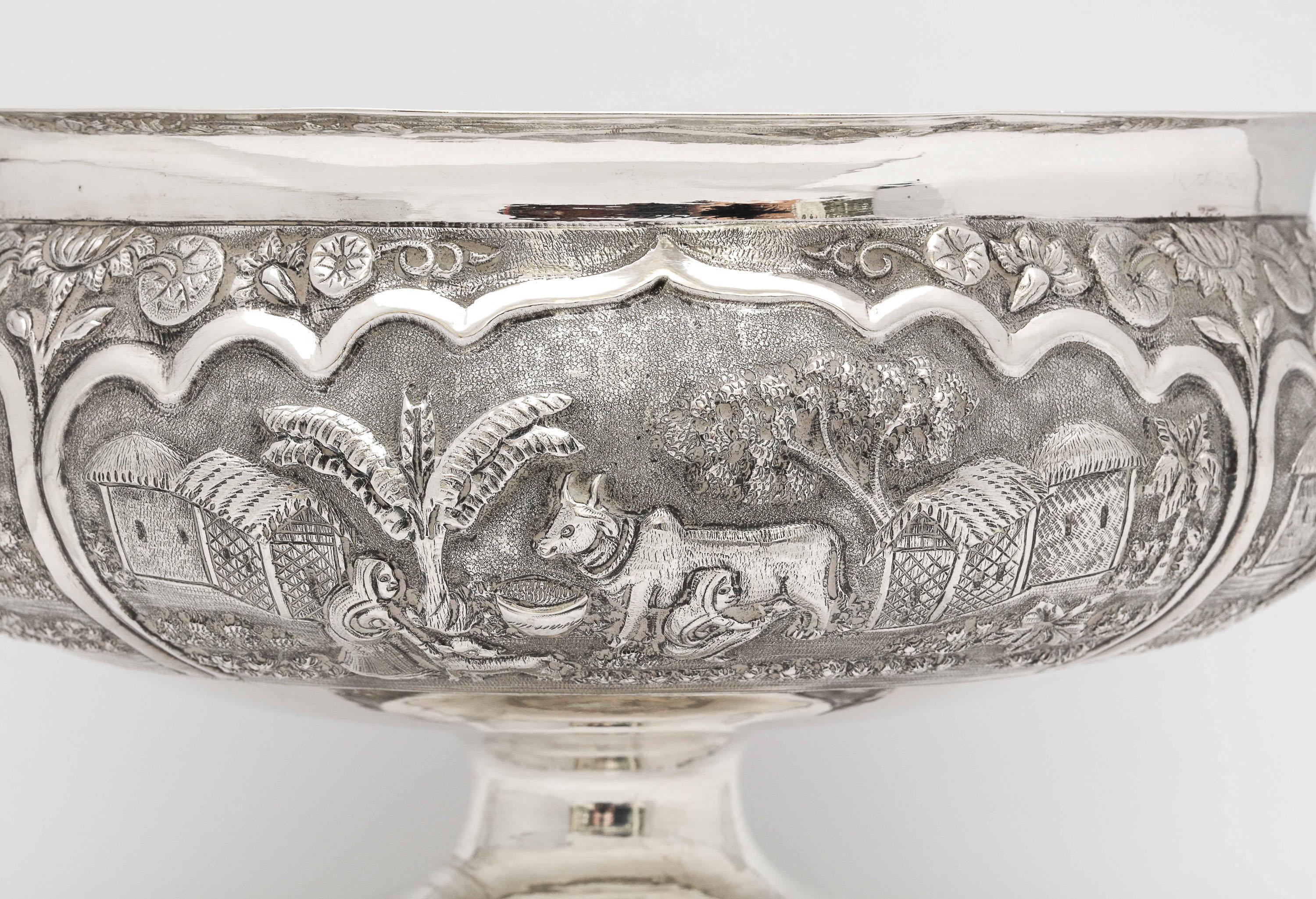 Late 19th Century Burmese/Myanmar Silver Pedestal-Based Bowl 9