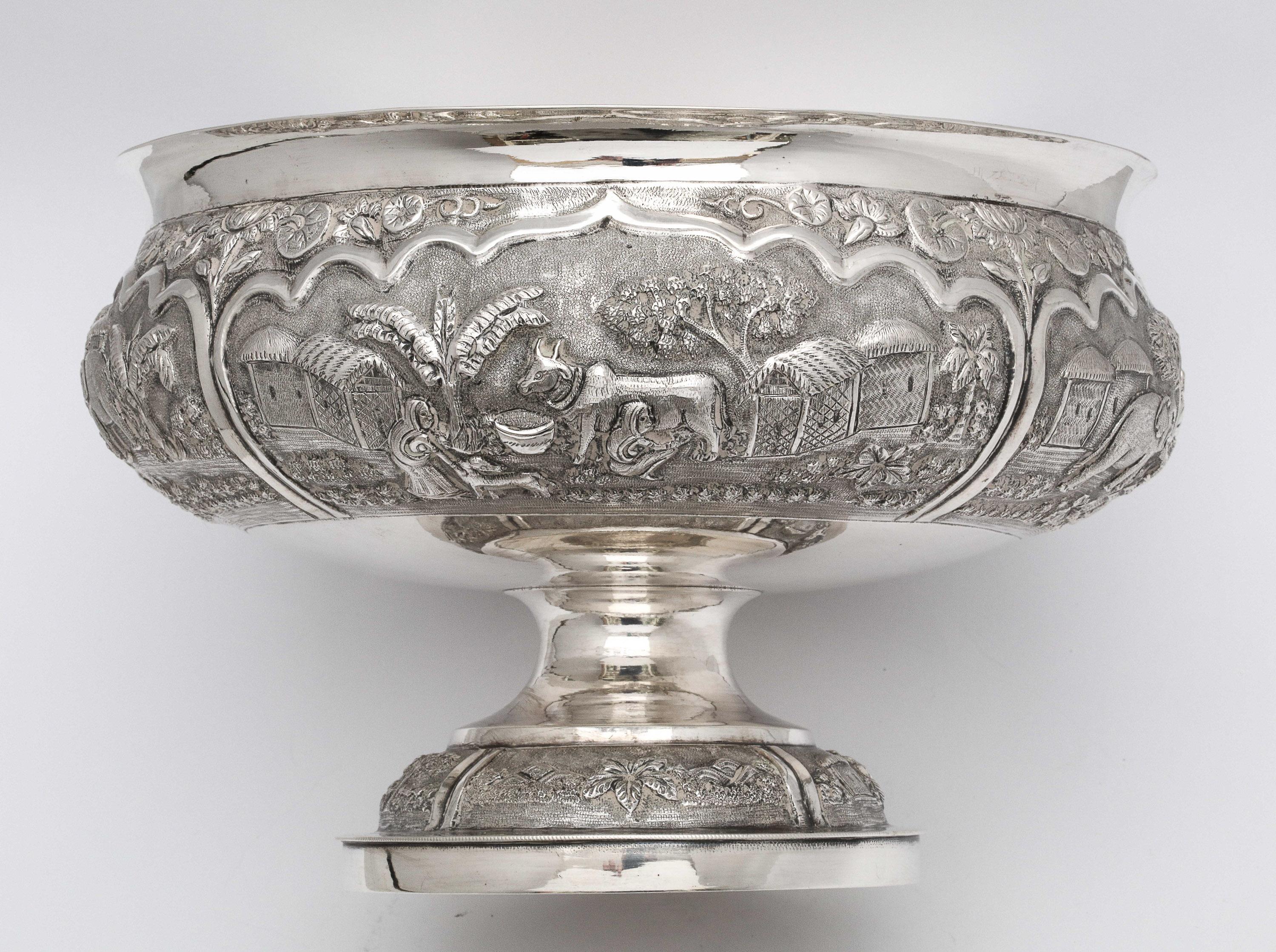 Late 19th Century Burmese/Myanmar Silver Pedestal-Based Bowl 11