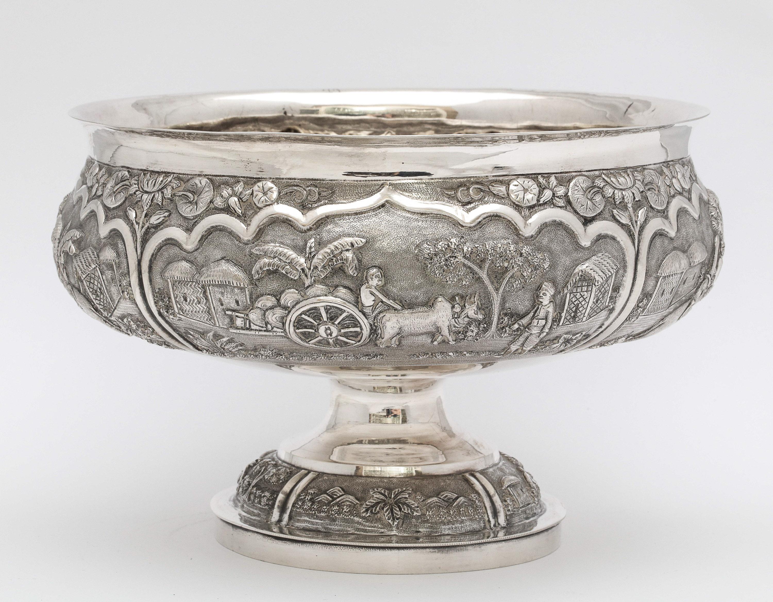 Late 19th Century Burmese/Myanmar Silver Pedestal-Based Bowl In Good Condition In New York, NY