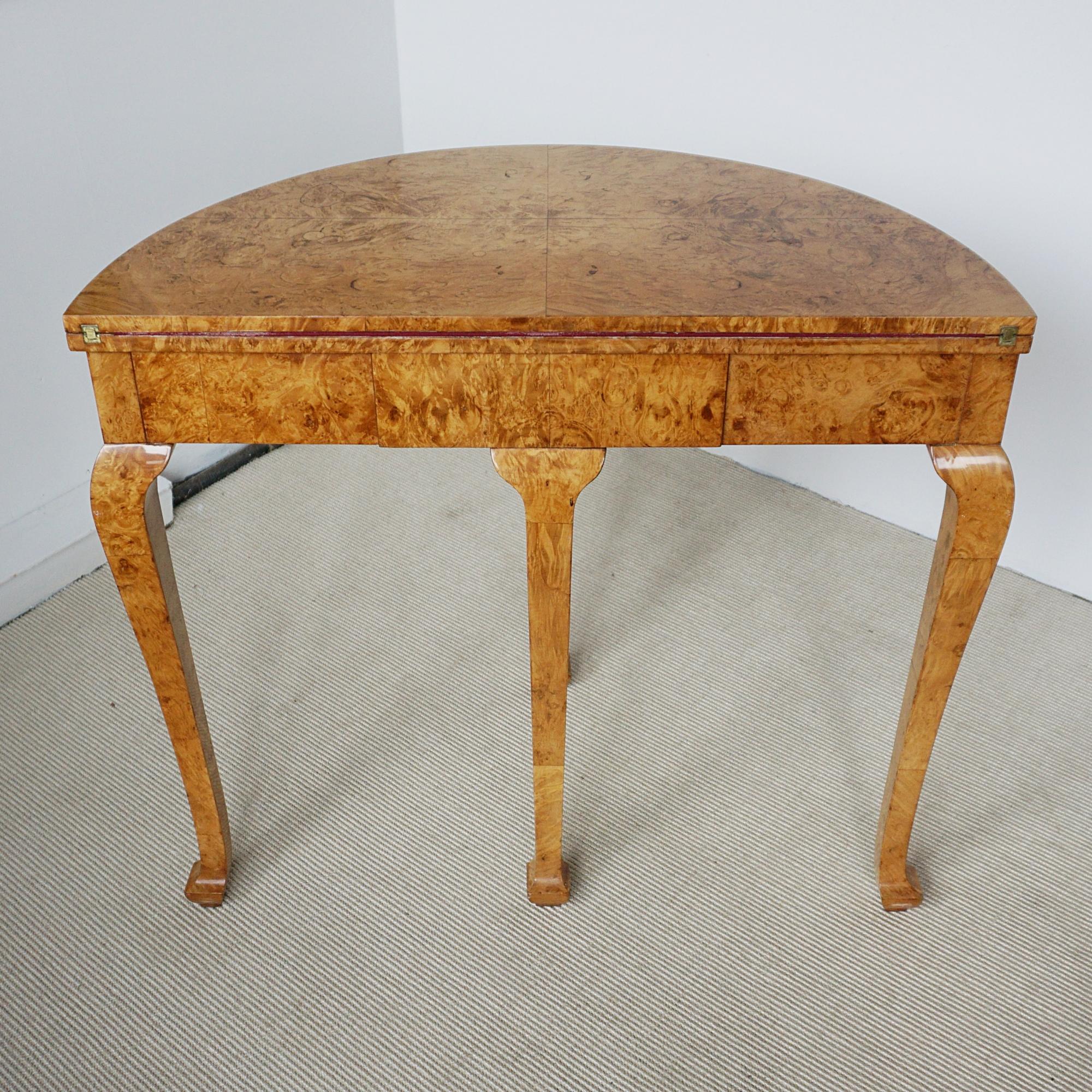 Table à cartes en ronce de noyer de la fin du XIXe siècle en vente 5