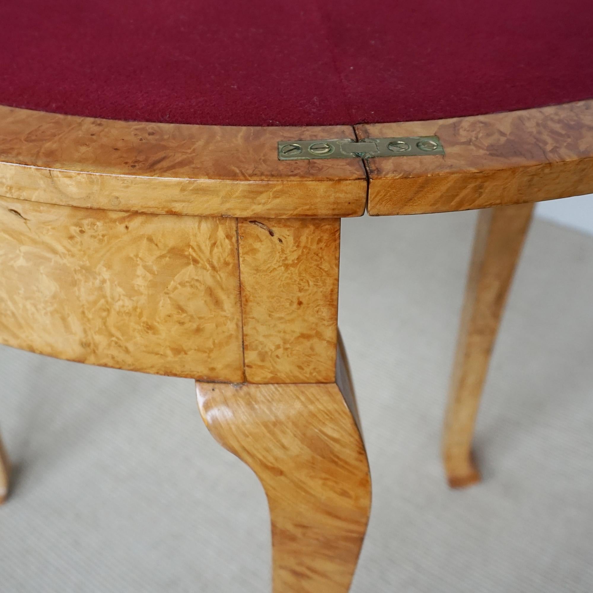 Table à cartes en ronce de noyer de la fin du XIXe siècle en vente 4