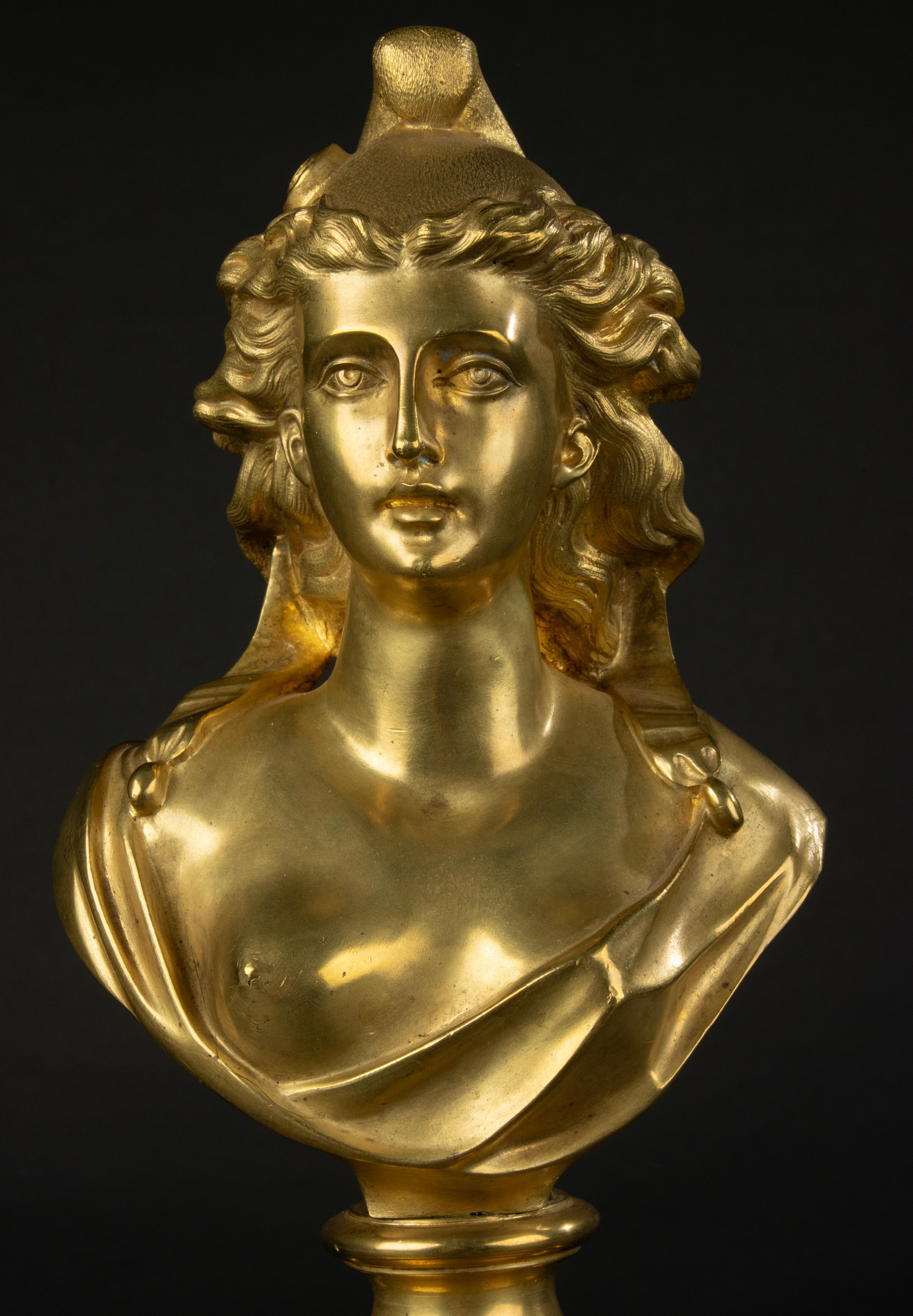 Français Fin du 19e siècle  Buste de Marianne - Bronze doré à l'or fin en vente