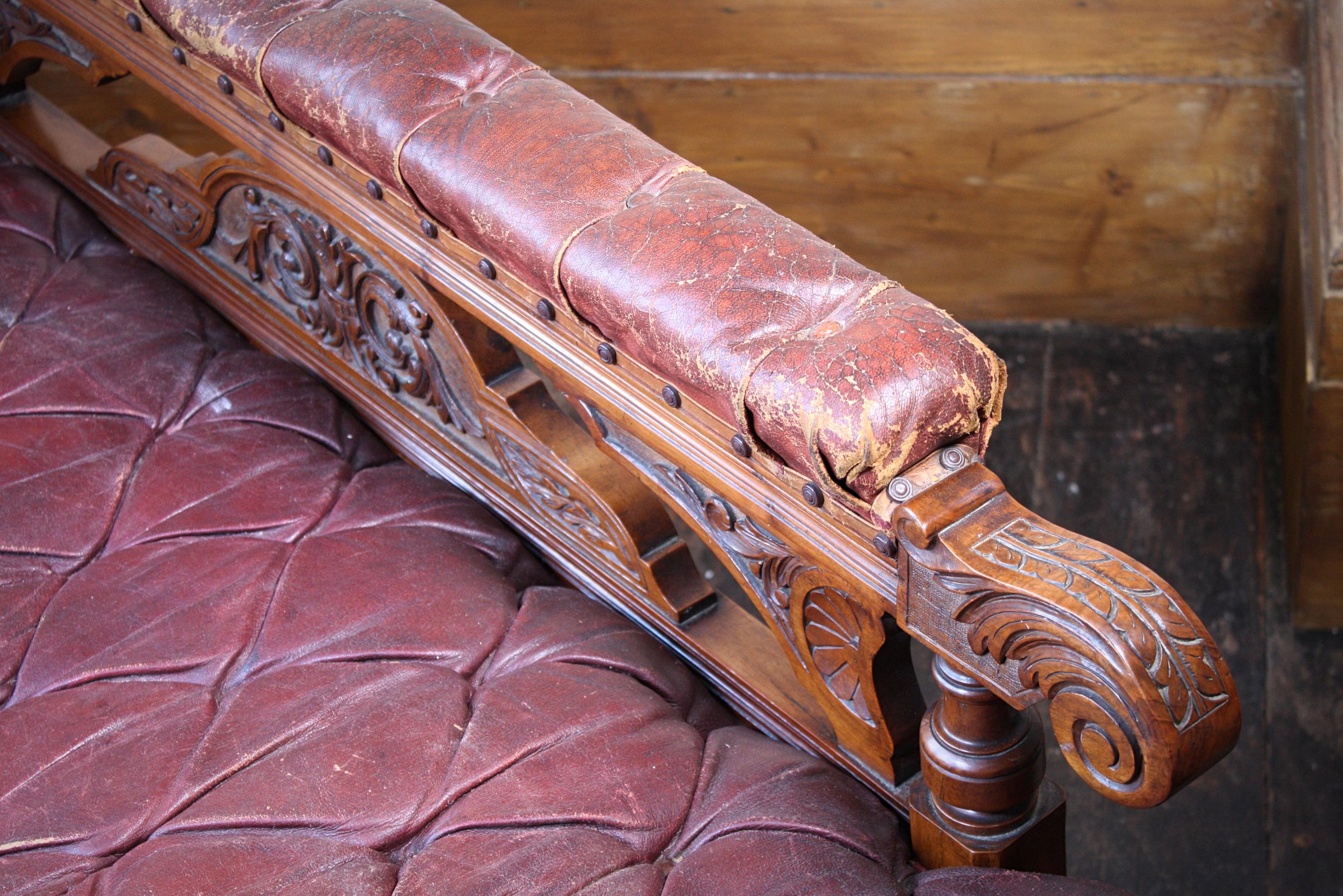 Late 19th Century Buttoned Burgundy Leather & Walnut Day Bed Chaise Lounge 13