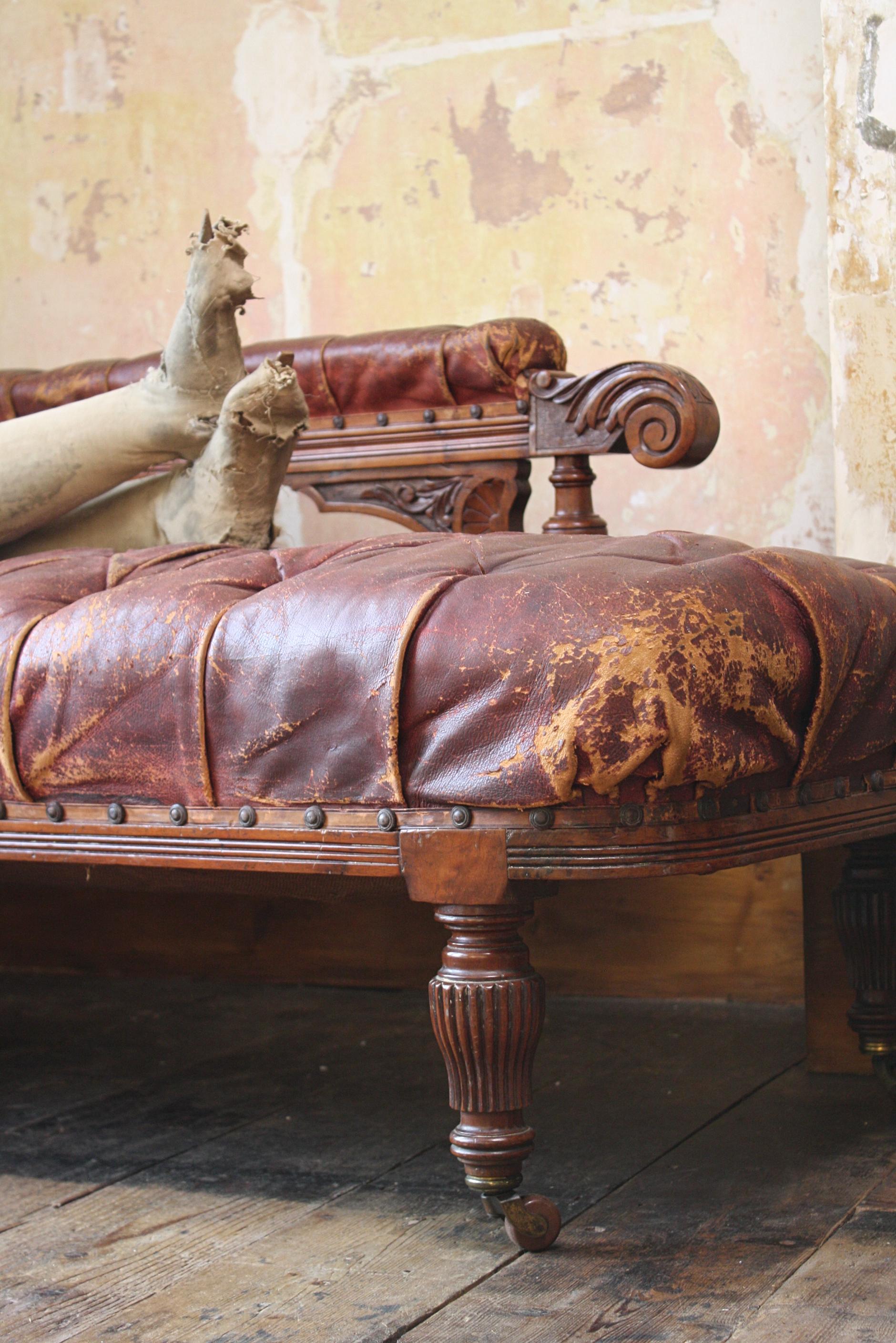 Aesthetic Movement Late 19th Century Buttoned Burgundy Leather & Walnut Day Bed Chaise Lounge