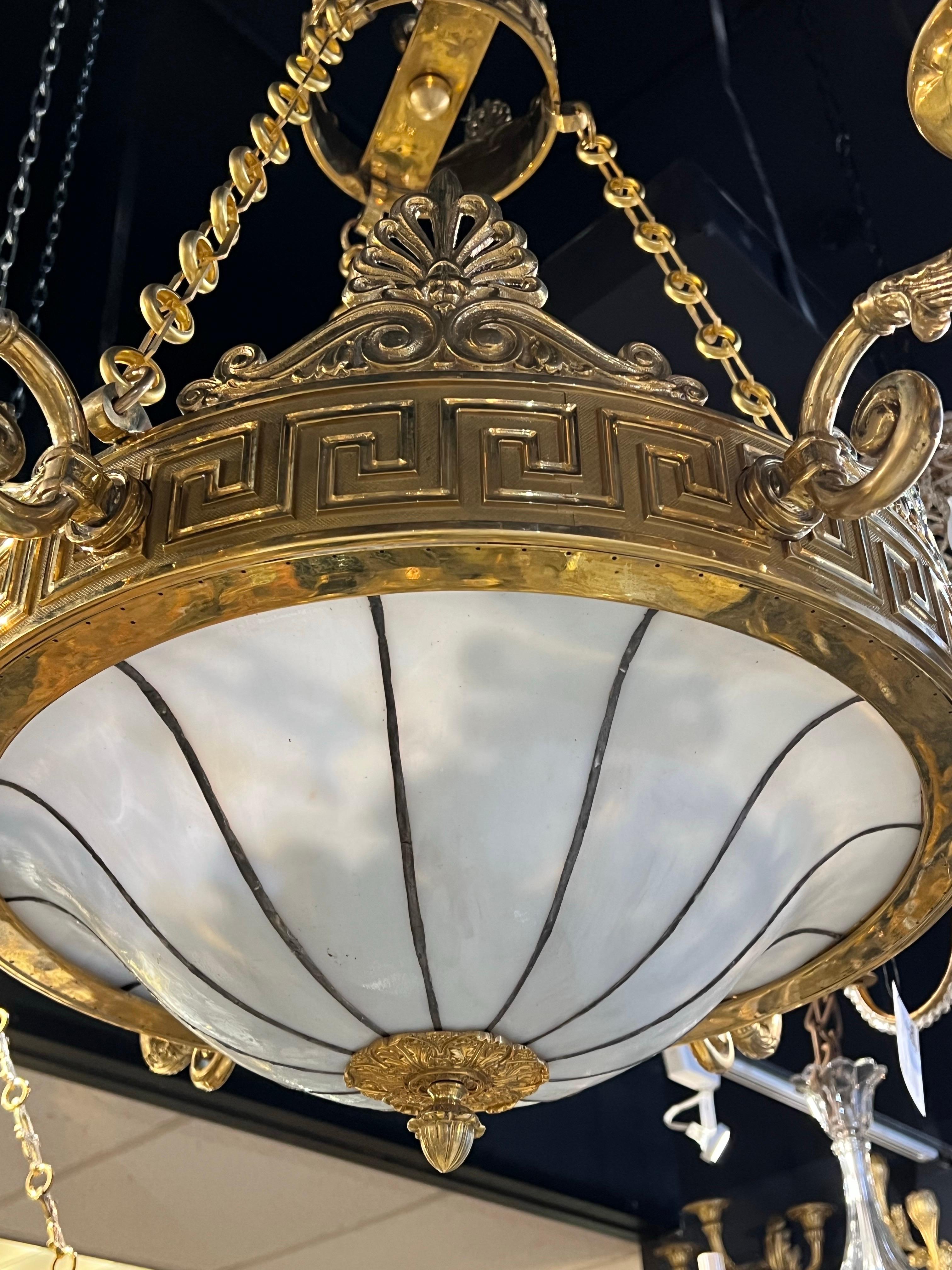 Inciso Lampadario in bronzo Caldwell della fine del XIX secolo con vetro al piombo in vendita