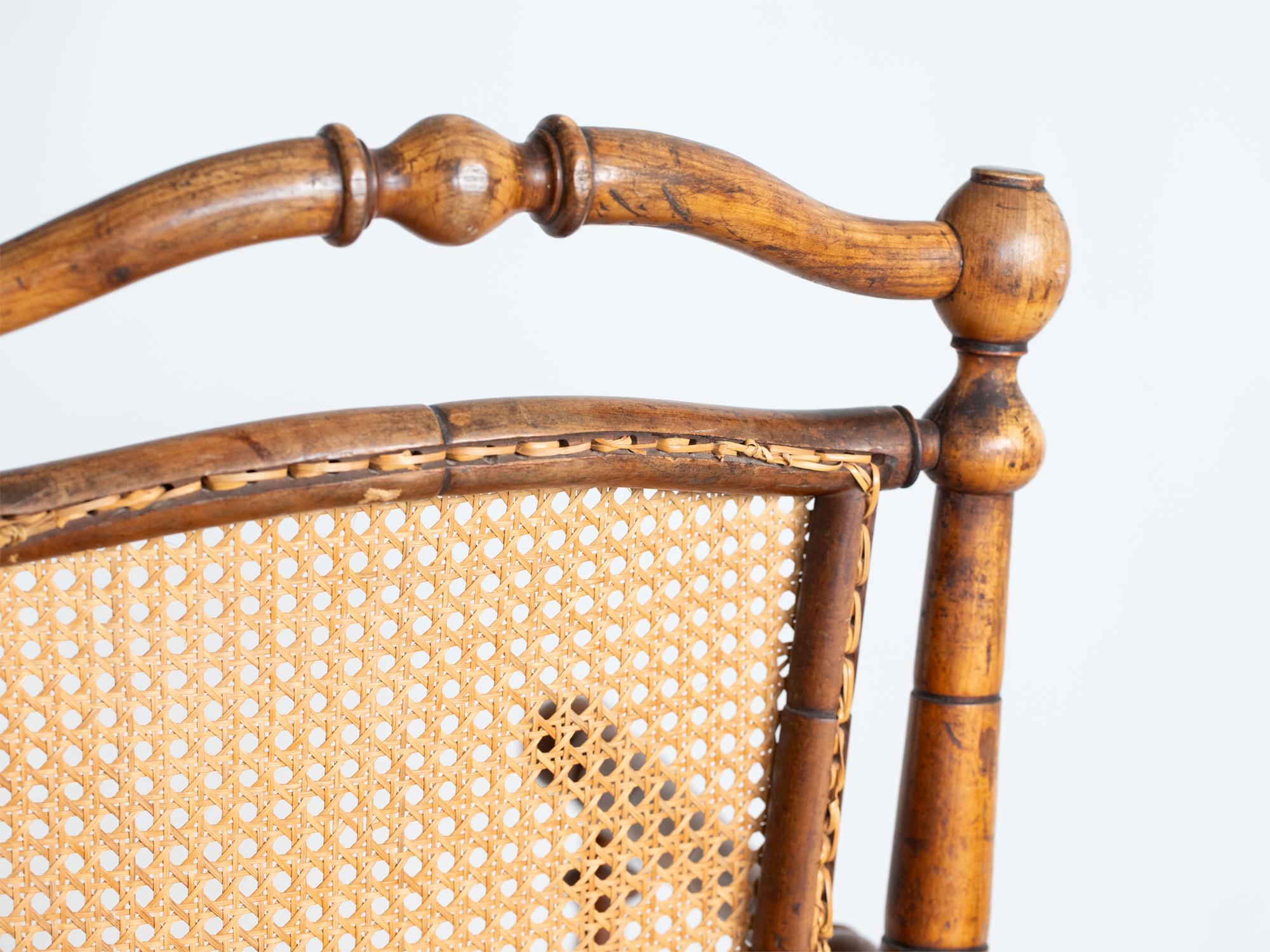 Sessel aus Bambusimitat mit Rohrgeflecht aus dem späten 19. (Gehstock) im Angebot