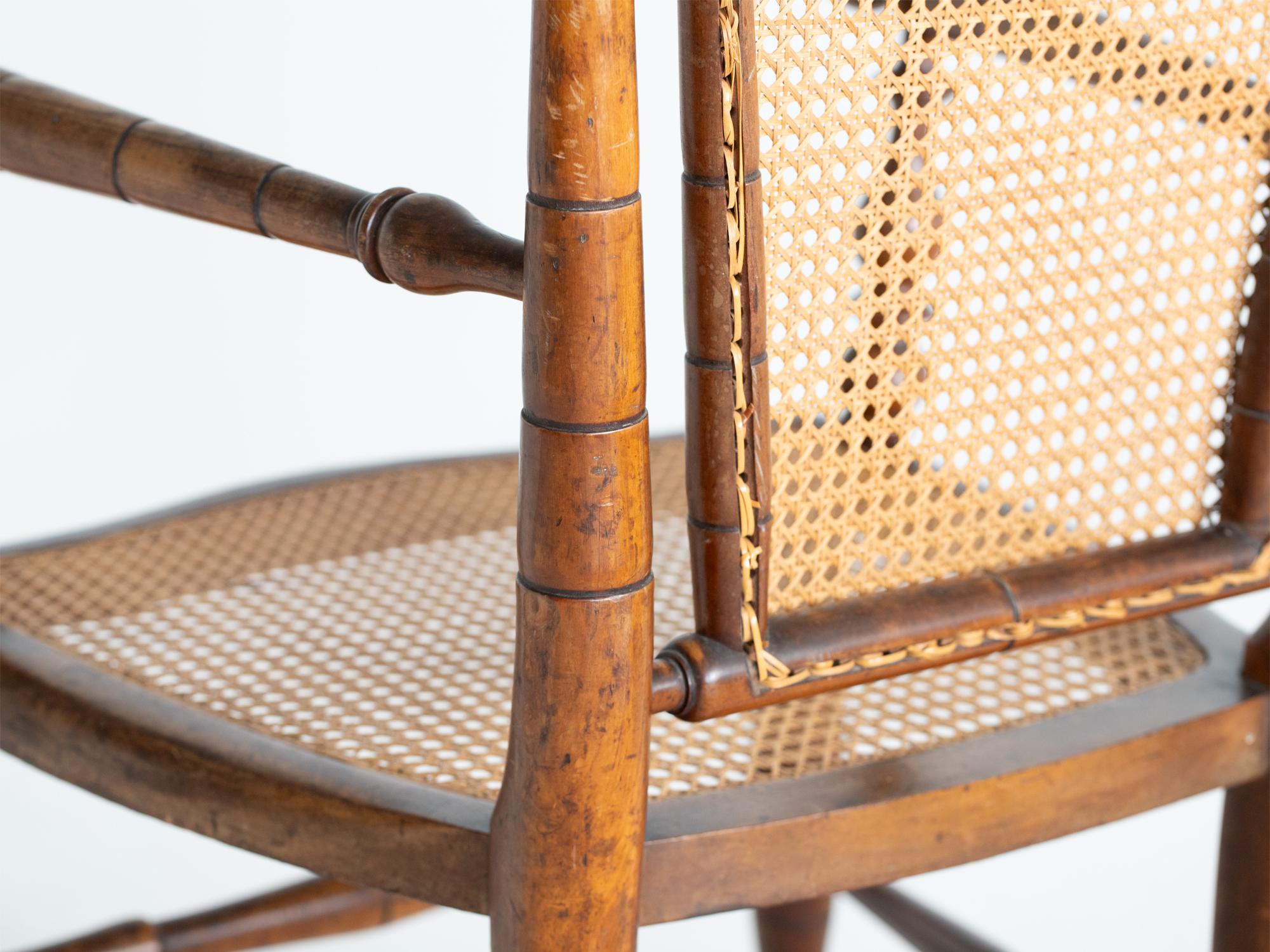 Sessel aus Bambusimitat mit Rohrgeflecht aus dem späten 19. im Angebot 2