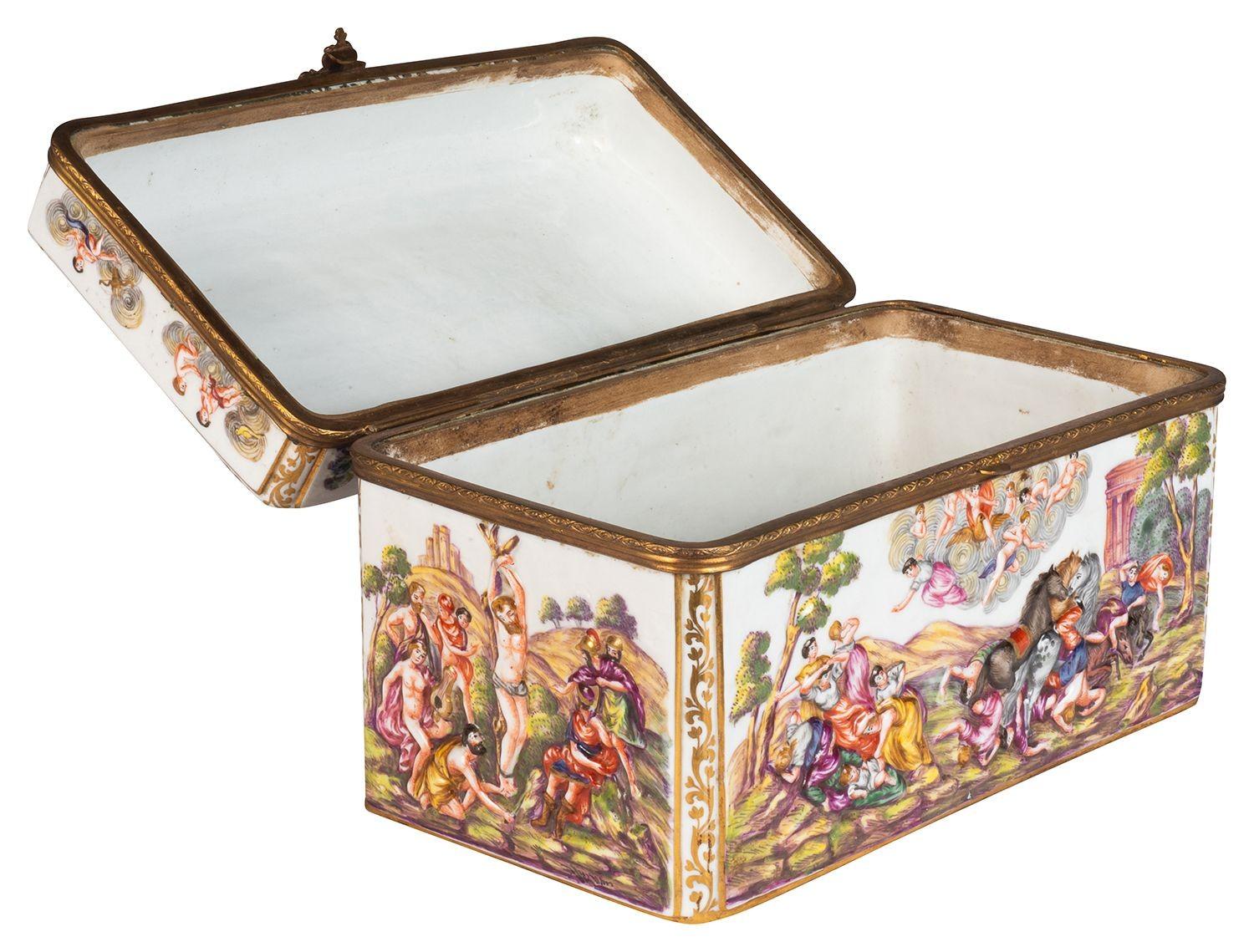 Cercueil de Capodimonte de la fin du XIXe siècle. en vente 1
