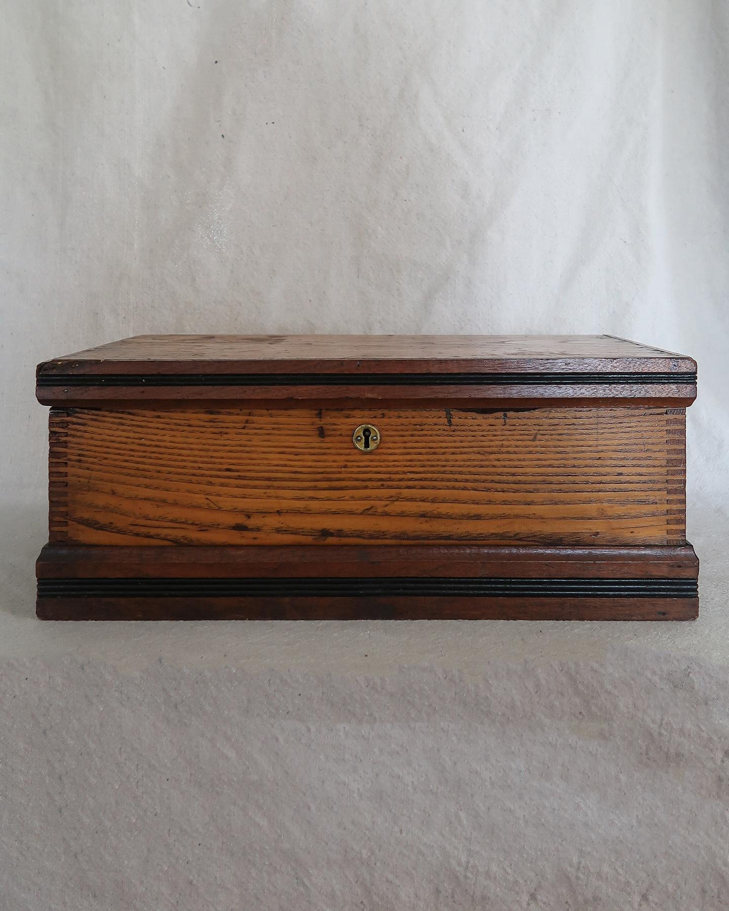 Boîte de charpentier de la fin du XIXe siècle en vente 5