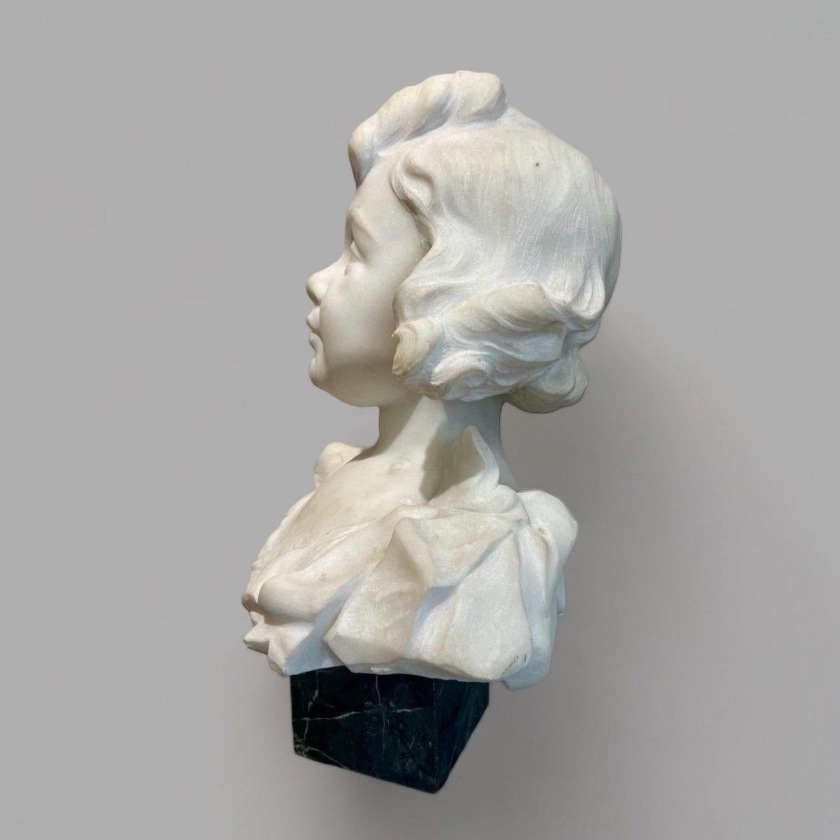 French Late 19th-Century Carrara Marble Bust of a Young Girl For Sale