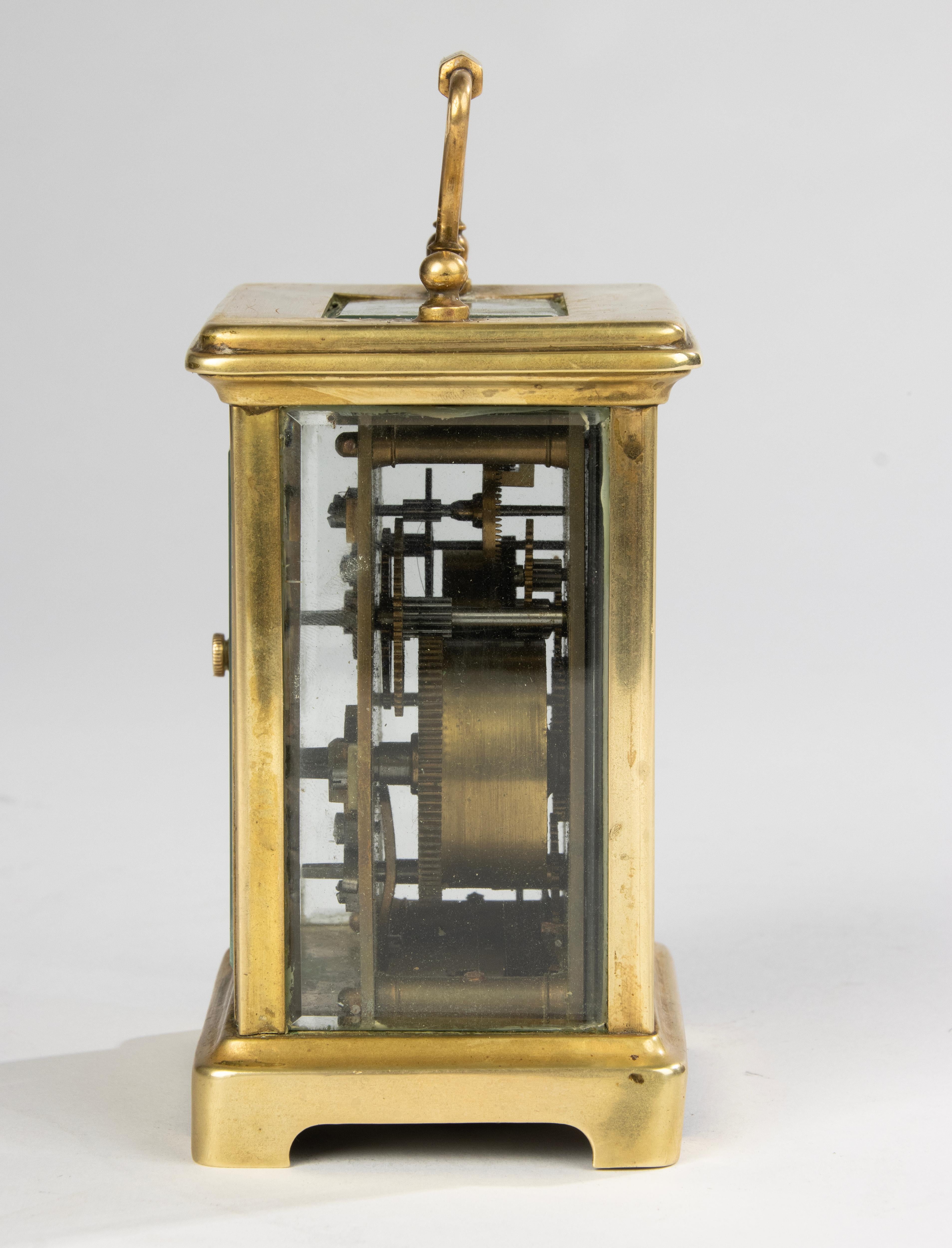 Reloj de viaje de carruaje de finales del siglo XIX con alarma - Latón en venta 7