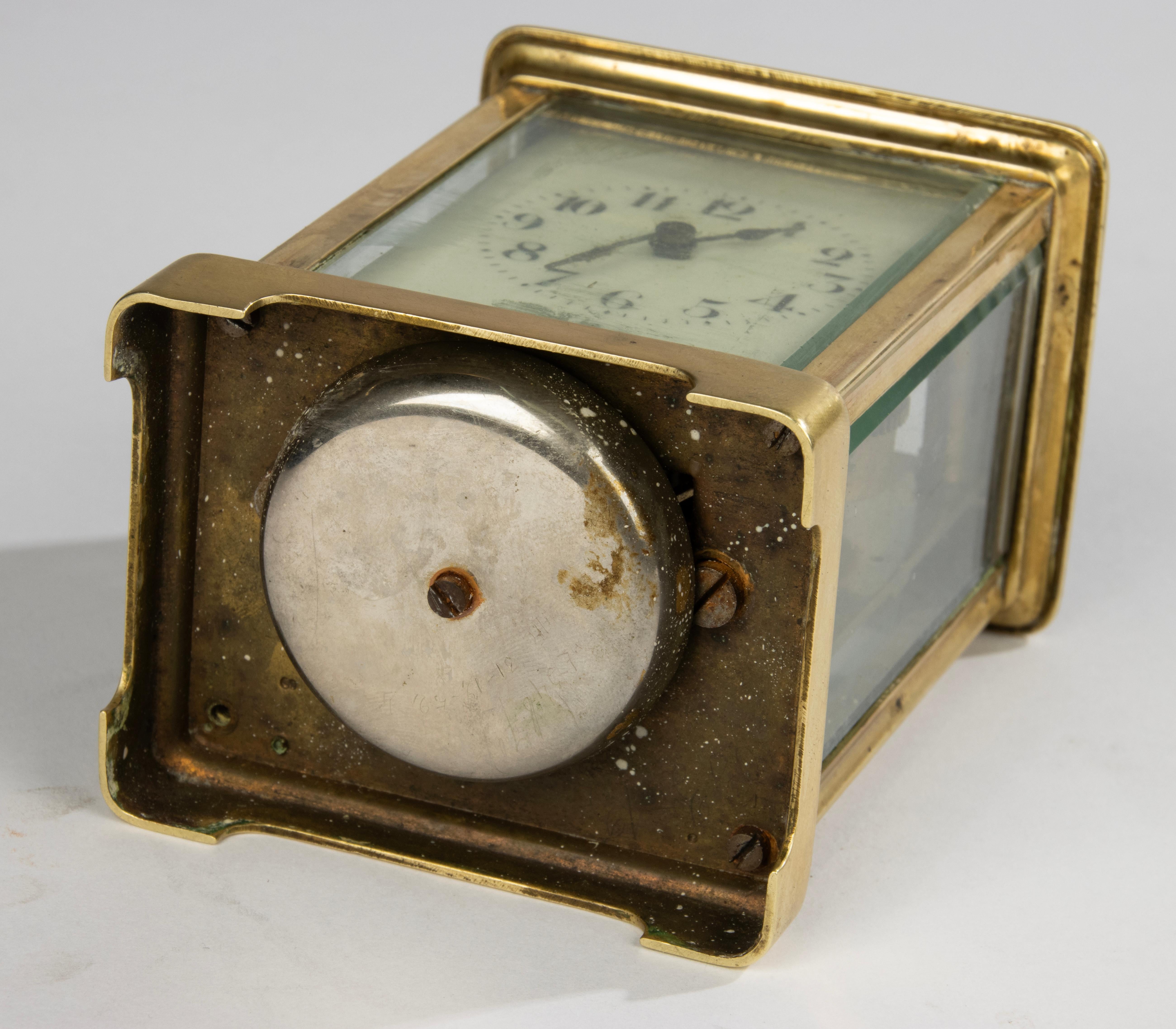 Reloj de viaje de carruaje de finales del siglo XIX con alarma - Latón en venta 9