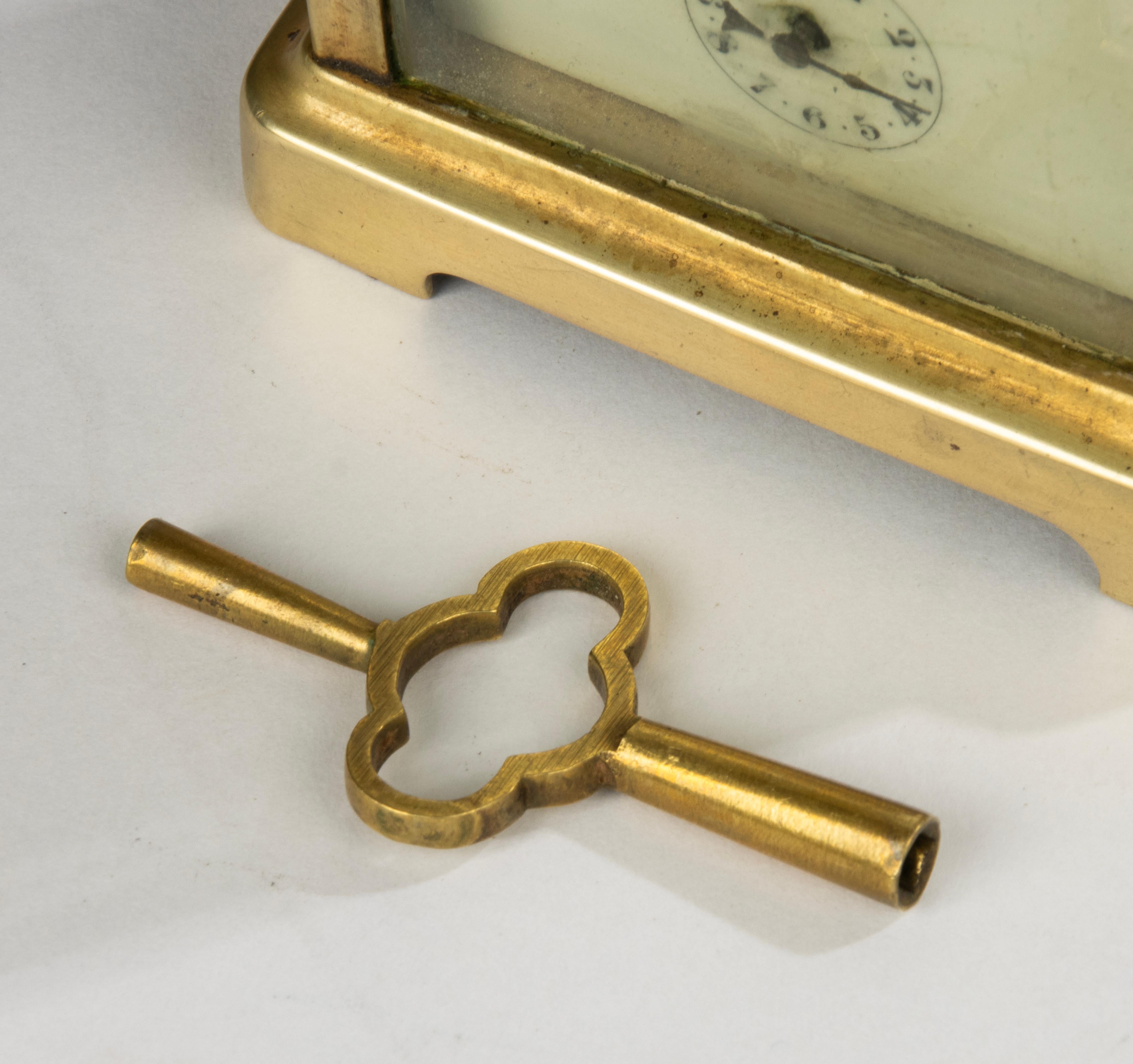 Reloj de viaje de carruaje de finales del siglo XIX con alarma - Latón en venta 10