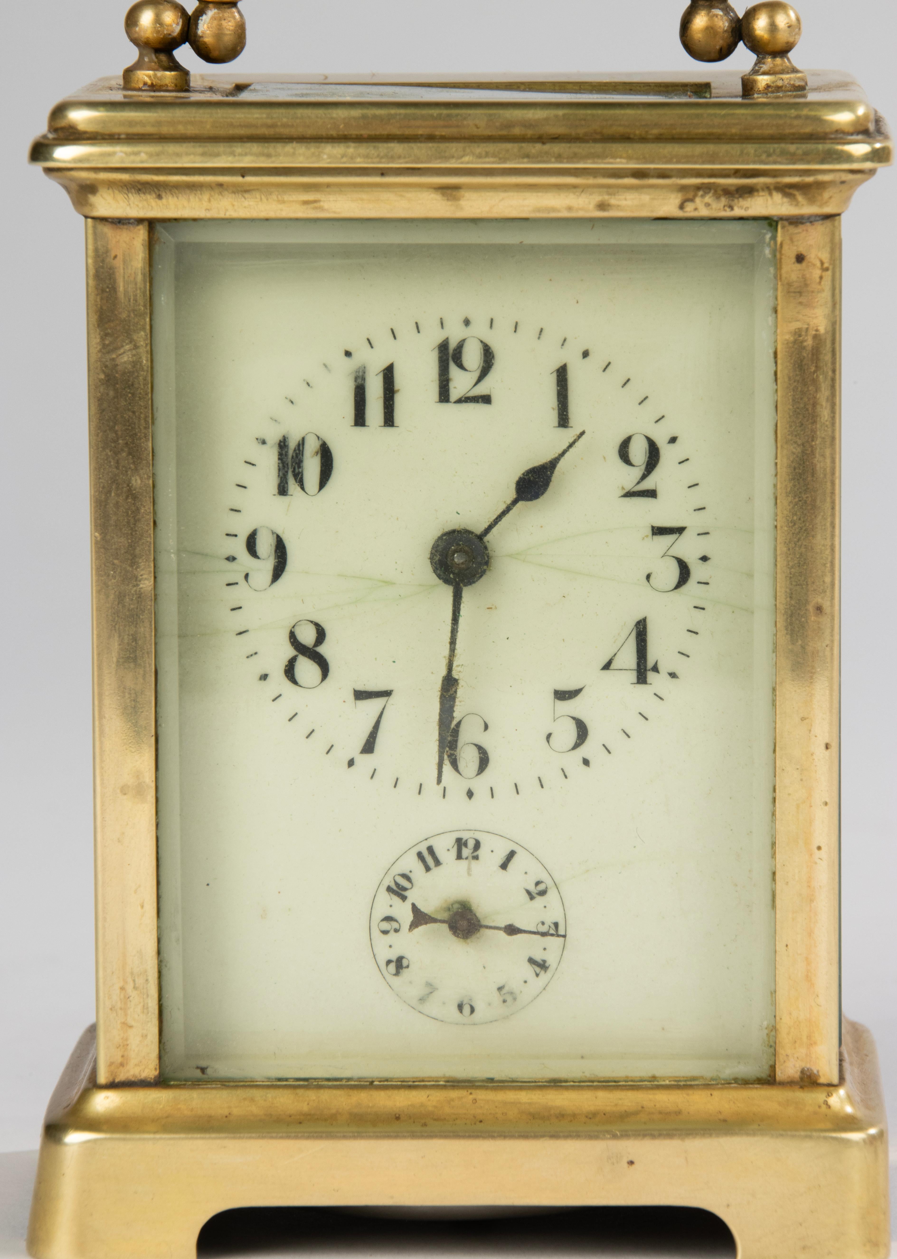 Reloj de viaje de carruaje de finales del siglo XIX con alarma - Latón Belle Époque en venta