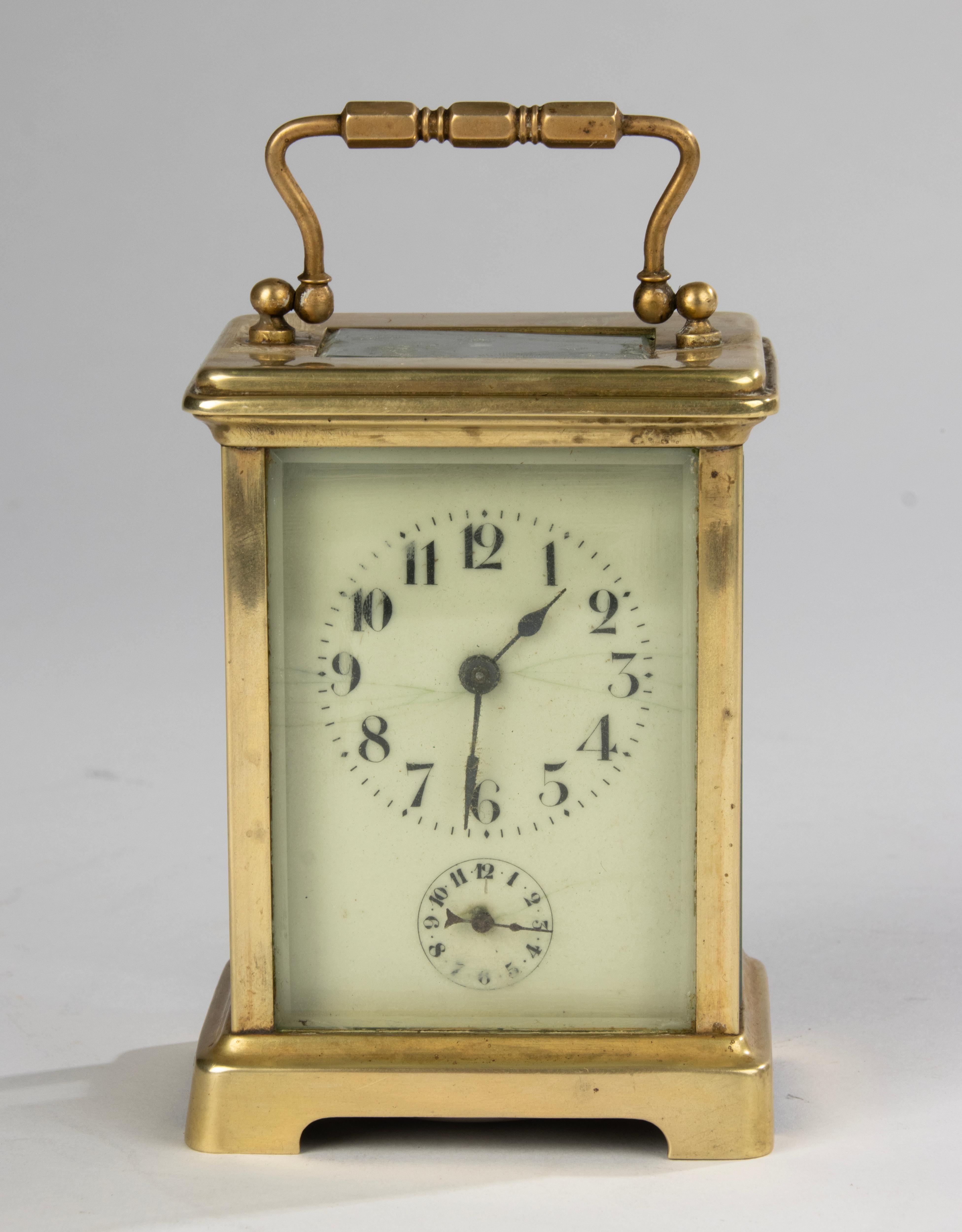 Reloj de viaje de carruaje de finales del siglo XIX con alarma - Latón en venta 1