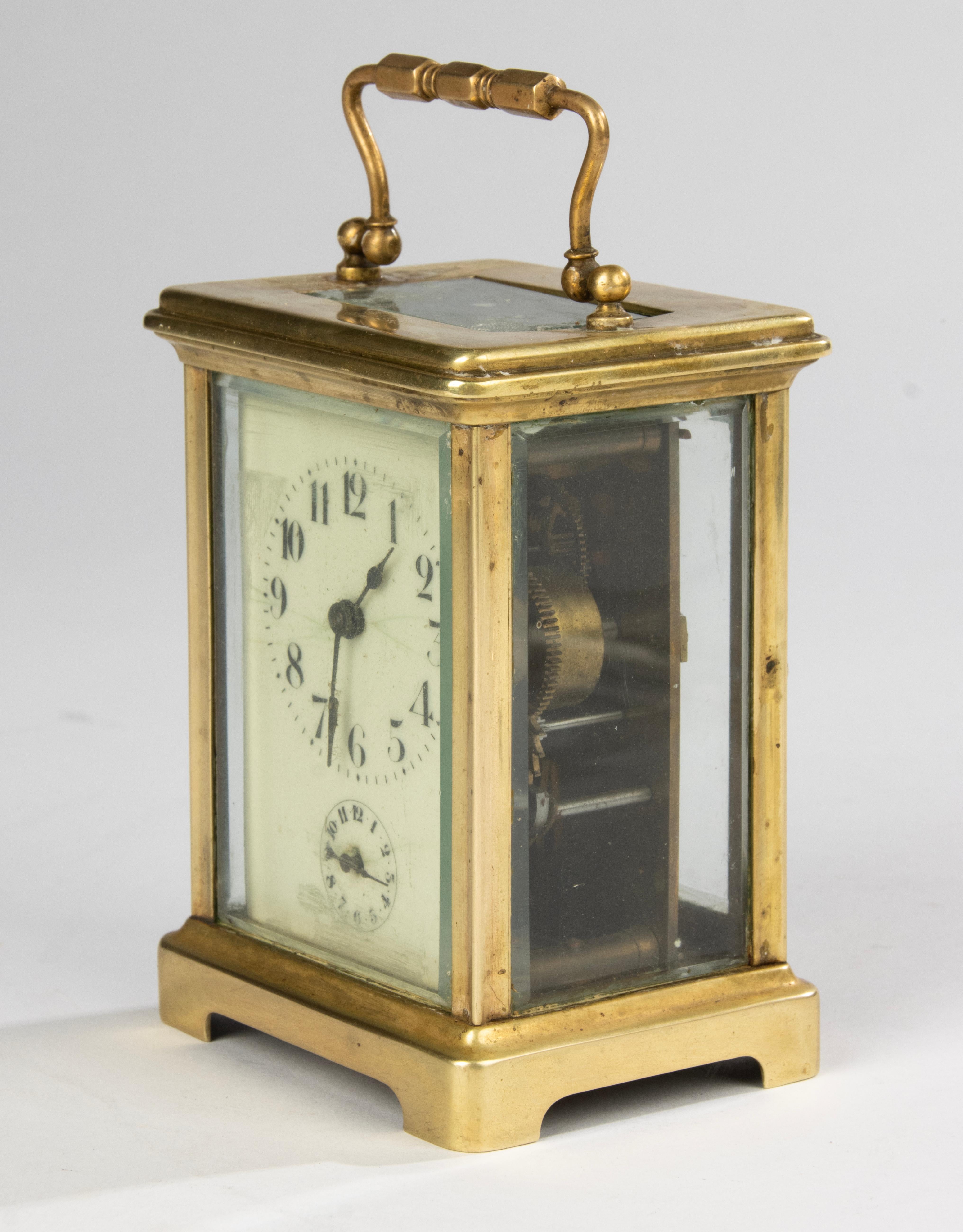 Reloj de viaje de carruaje de finales del siglo XIX con alarma - Latón en venta 3