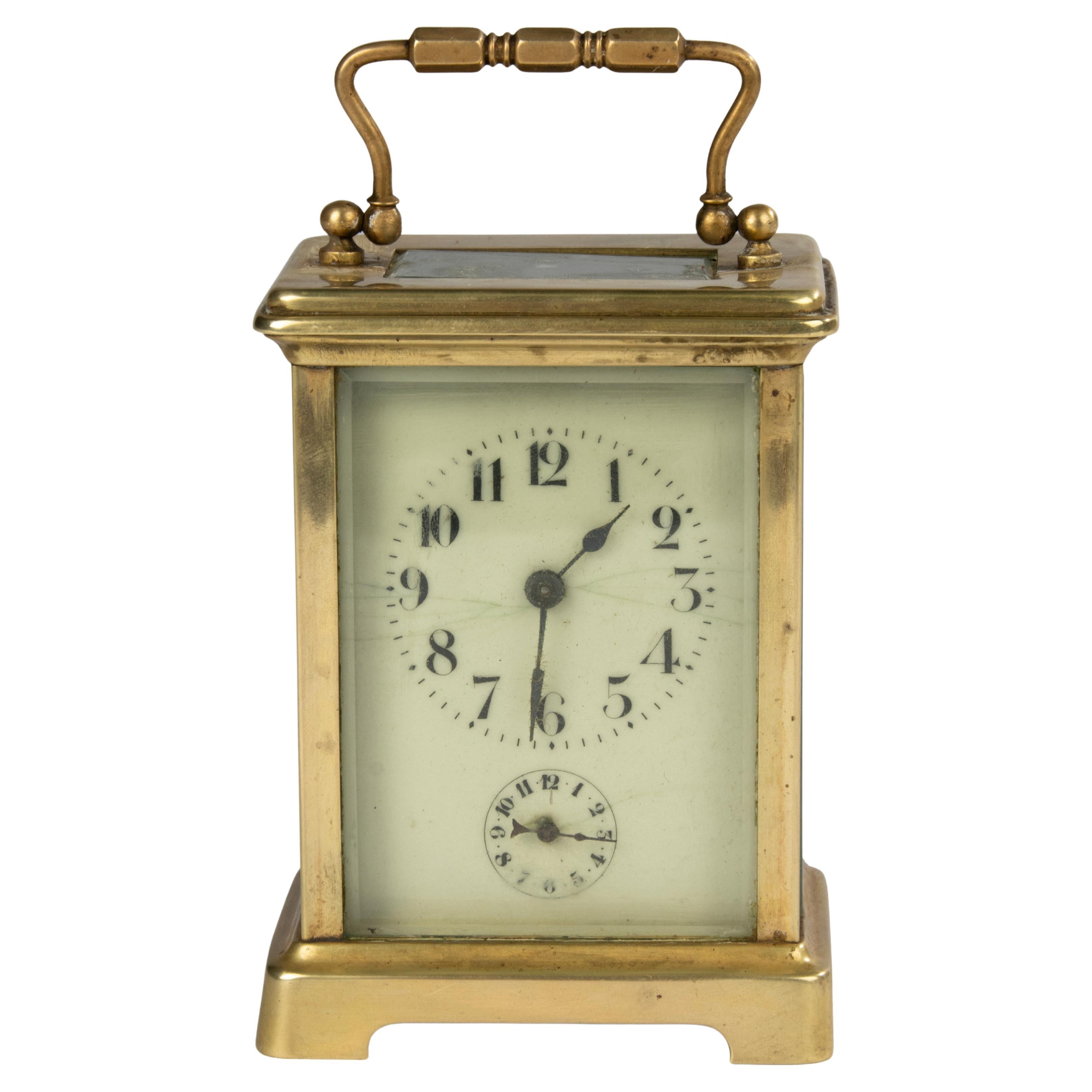 Reloj de viaje de carruaje de finales del siglo XIX con alarma - Latón en venta