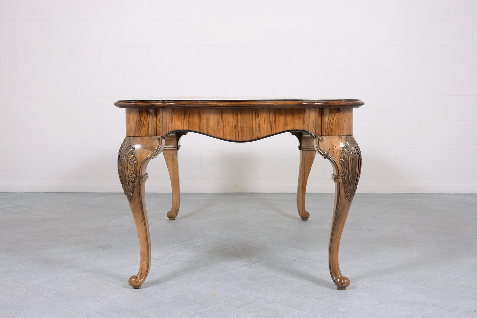 Late 19th-Century English Walnut Dining Table with Carved Cabriole Legs 3