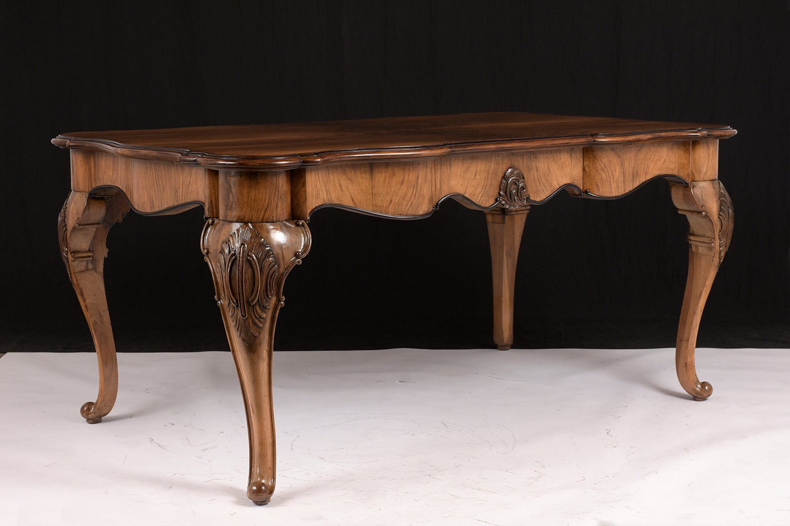19th Century Late 19th-Century English Walnut Dining Table with Carved Cabriole Legs