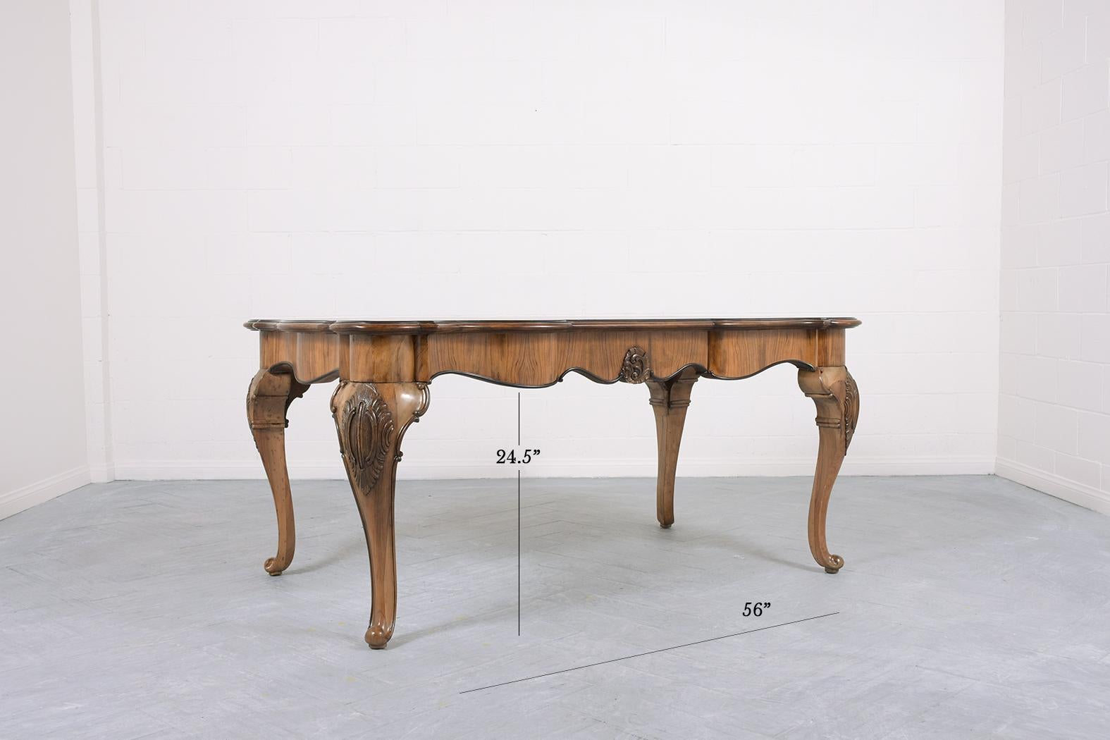 Late 19th-Century English Walnut Dining Table with Carved Cabriole Legs 1