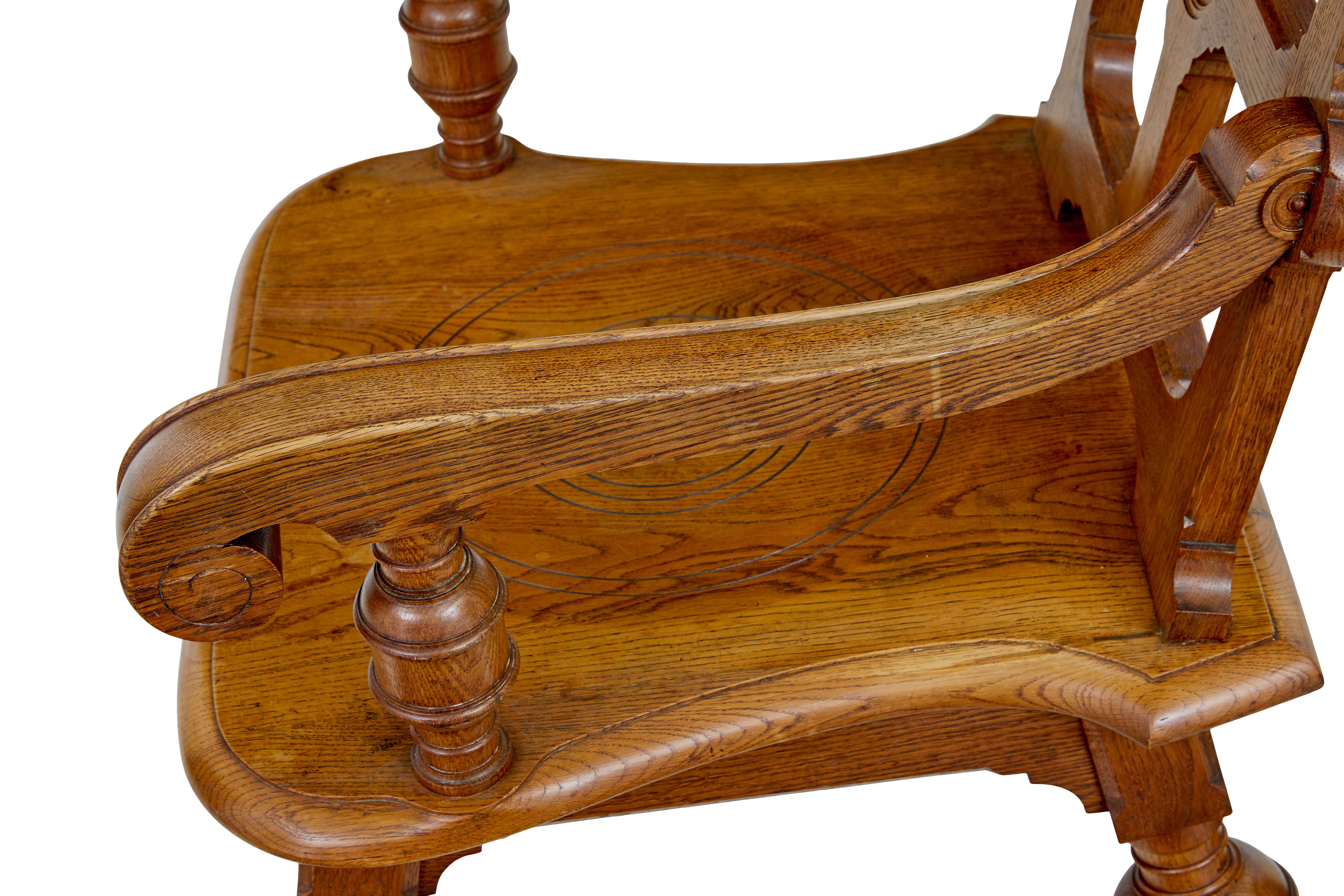 Kunsthandwerklicher Sessel aus geschnitzter Eiche aus dem späten 19. (Englisch) im Angebot