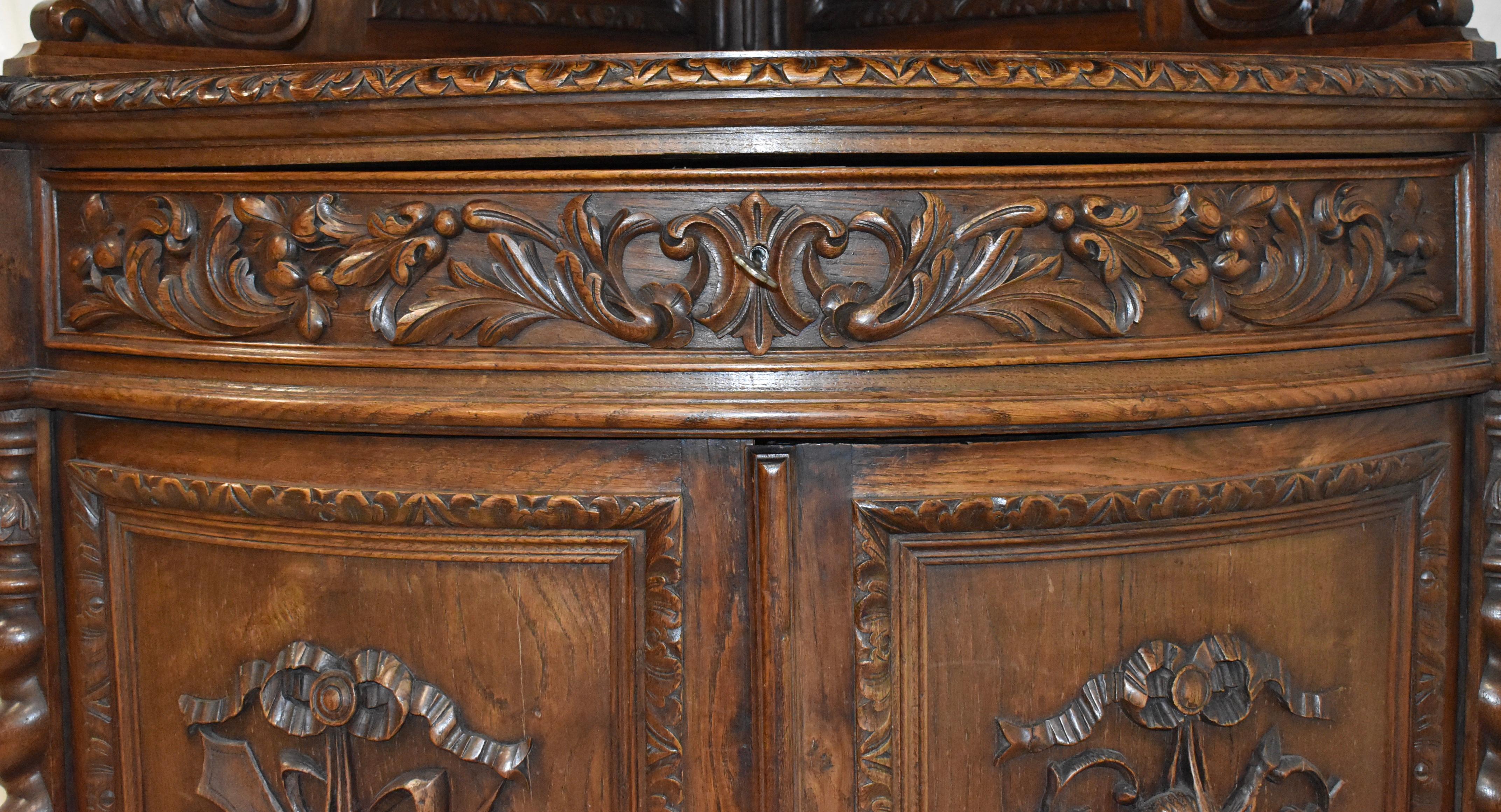 Late-19th Century Carved Oak Bow Front Hunt Corner Cabinet For Sale 6