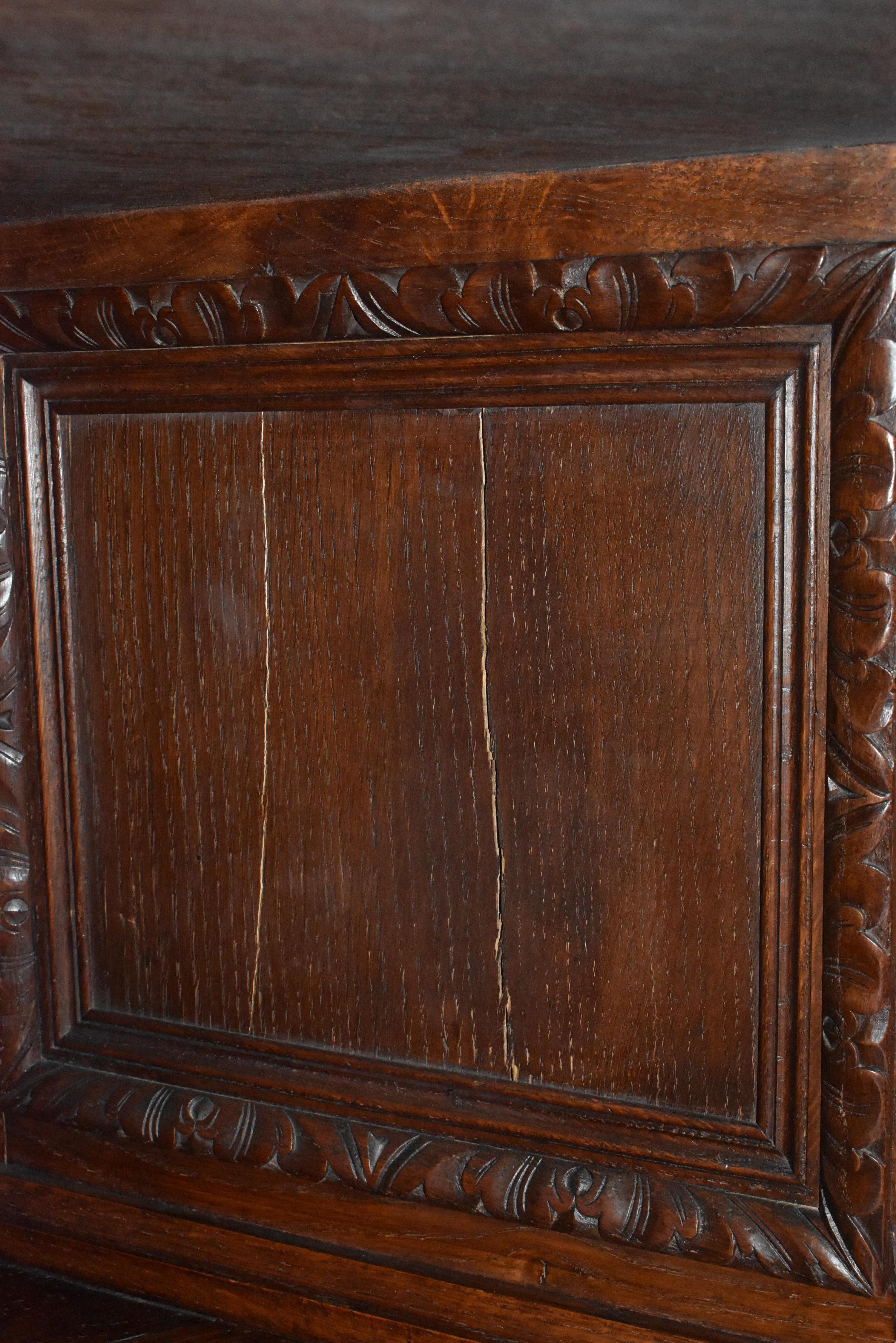 Late-19th Century Carved Oak Bow Front Hunt Corner Cabinet For Sale 15