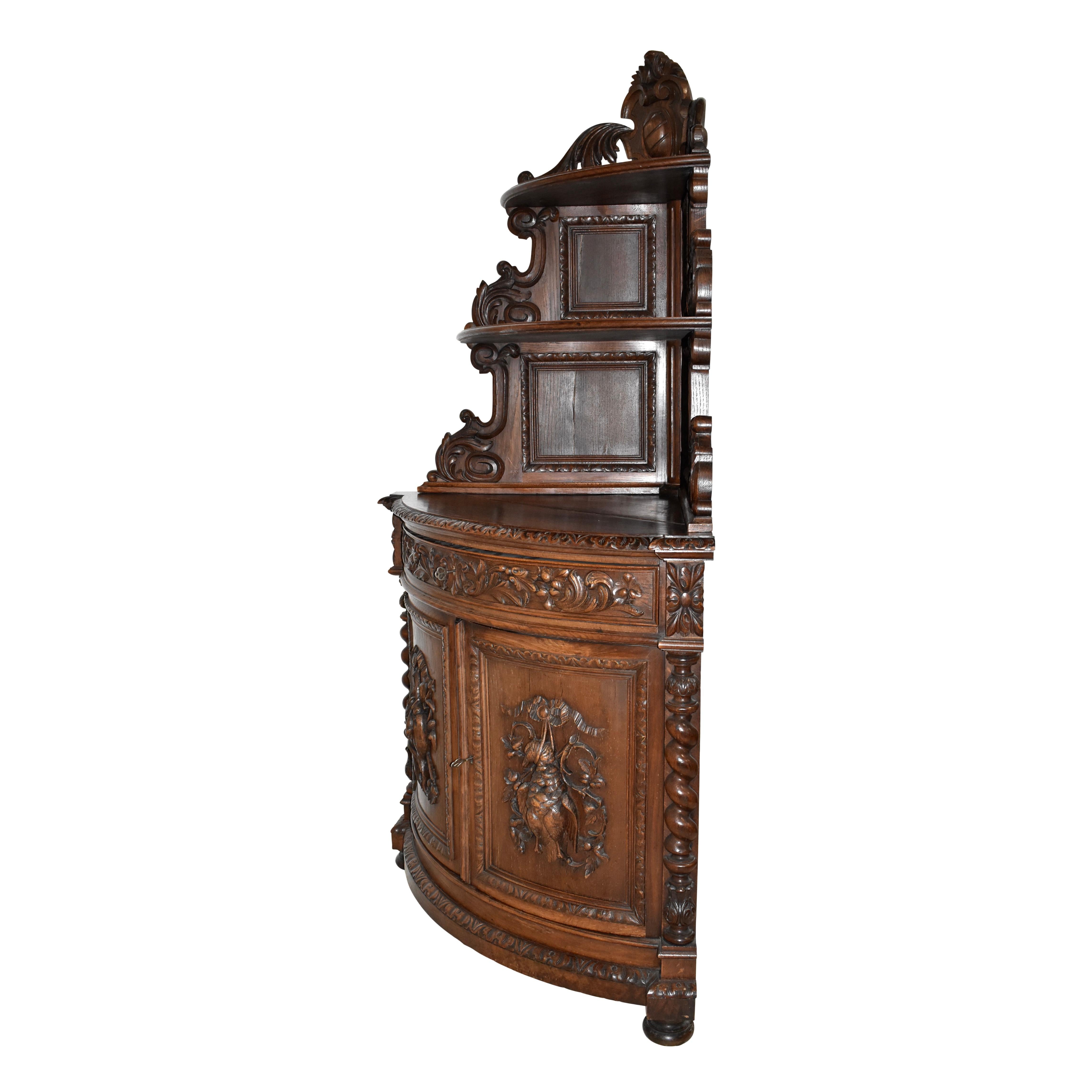 Late-19th Century Carved Oak Bow Front Hunt Corner Cabinet In Good Condition For Sale In Evergreen, CO