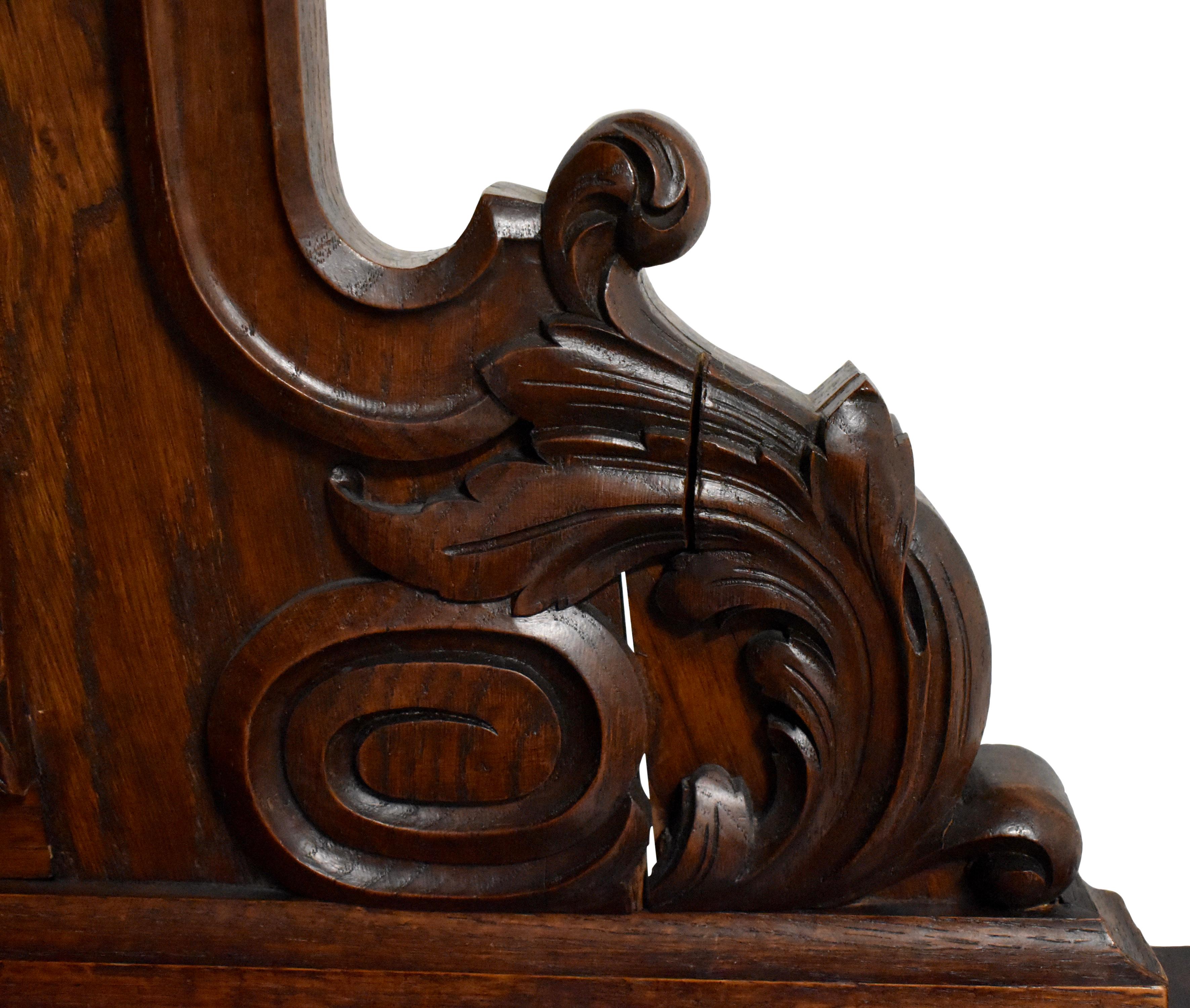 Late-19th Century Carved Oak Bow Front Hunt Corner Cabinet For Sale 3