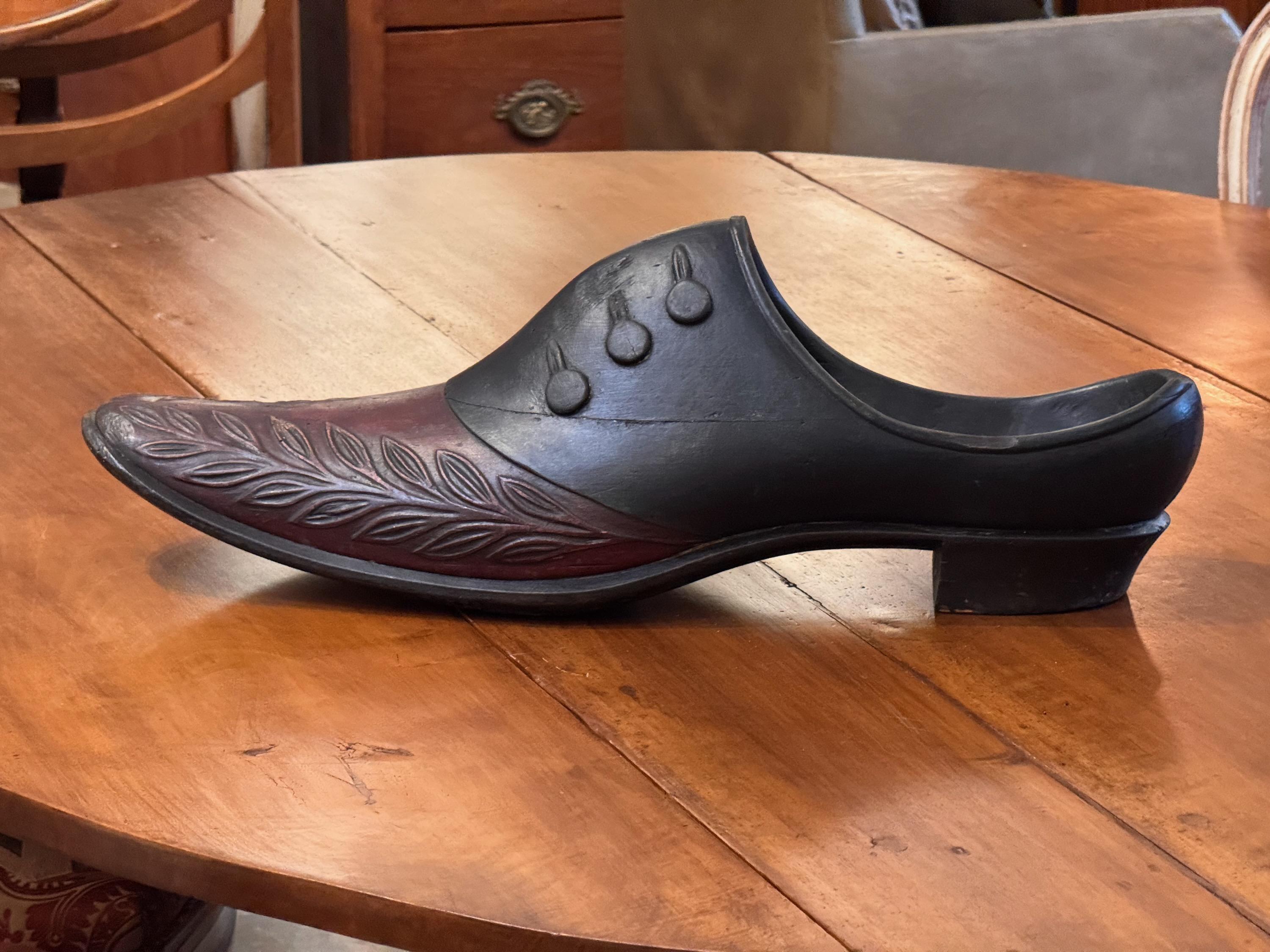 Scarpa intagliata della fine del XIX secolo In condizioni buone in vendita a Charlottesville, VA