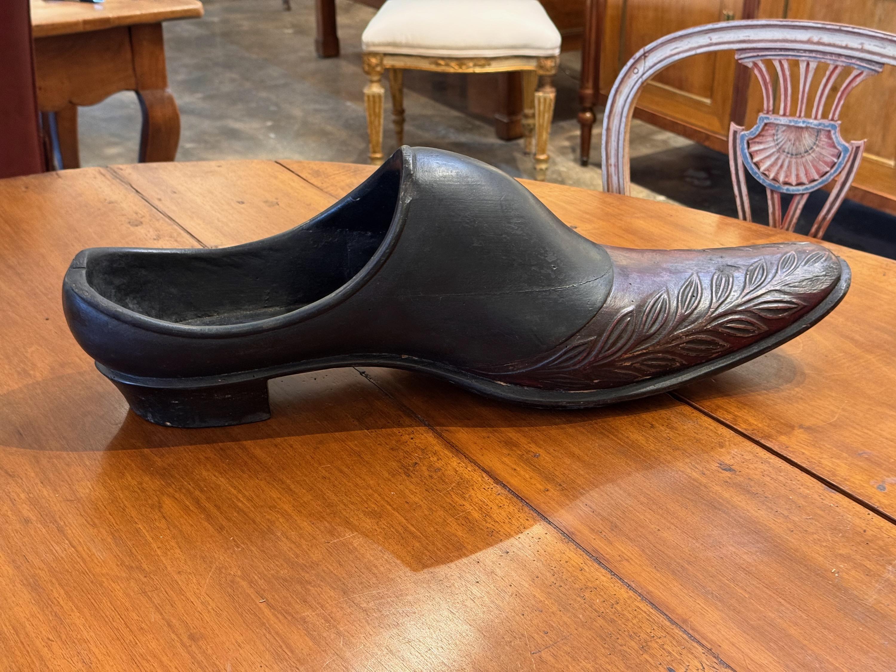 Scarpa intagliata della fine del XIX secolo in vendita 1