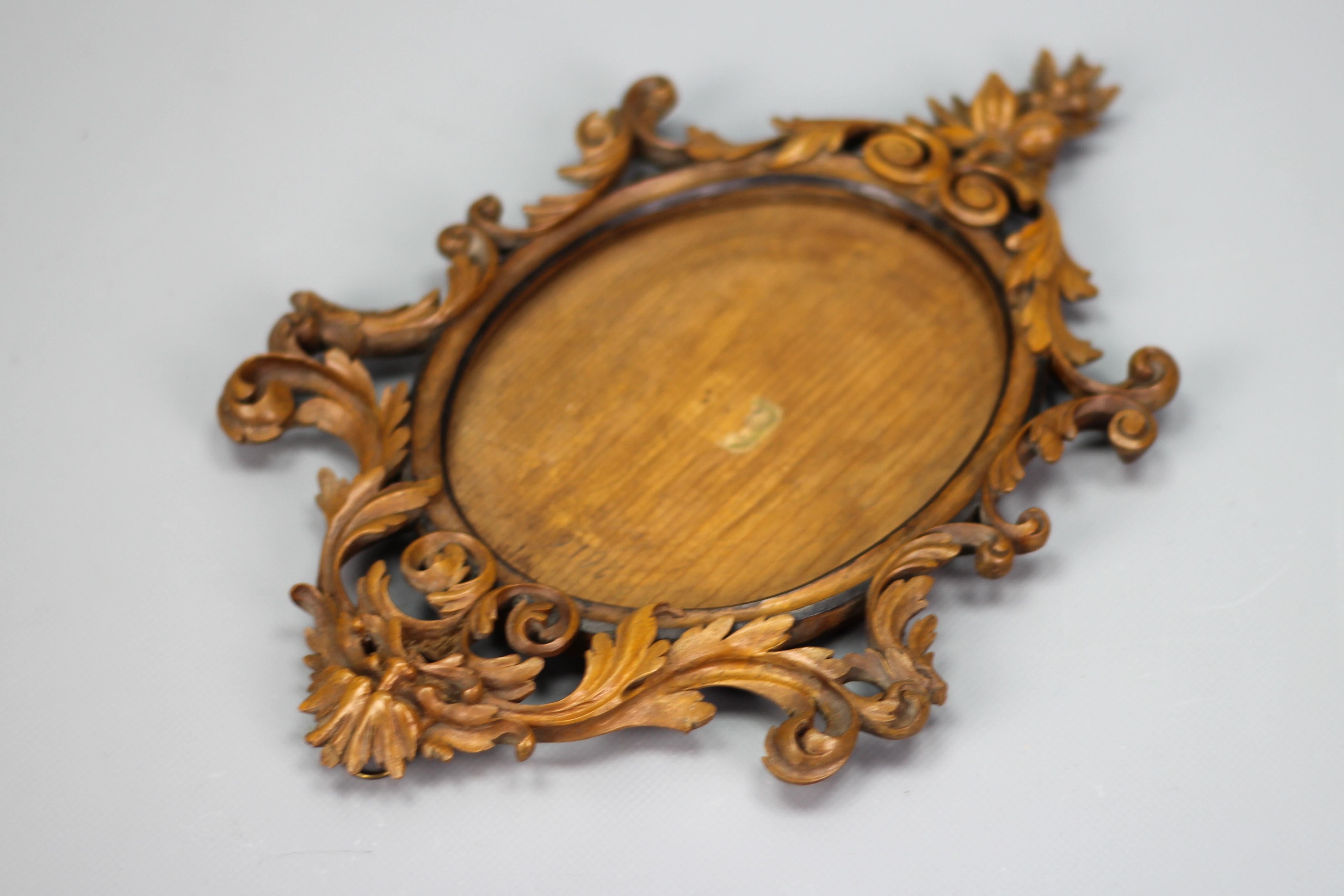 Ovaler Bild- oder Spiegelrahmen aus geschnitztem Nussbaumholz, Frankreich, spätes 19. Jahrhundert im Angebot 5