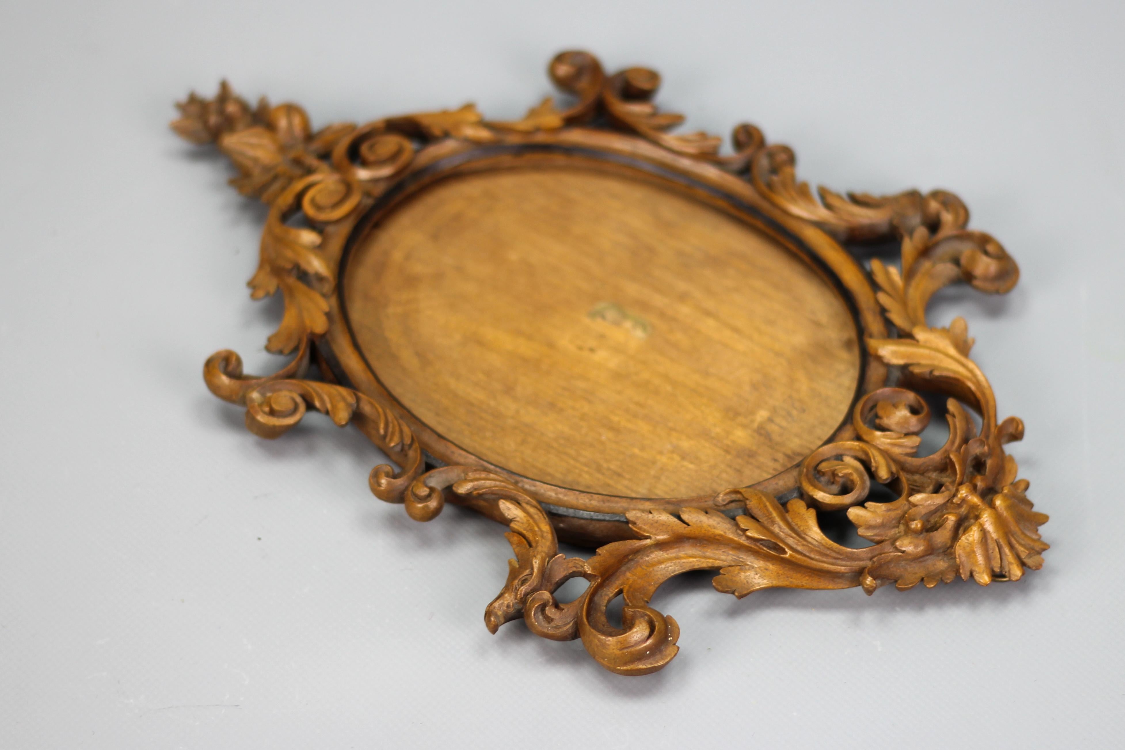 Late 19th Century Carved Walnut Oval Picture or Mirror Frame, France For Sale 5