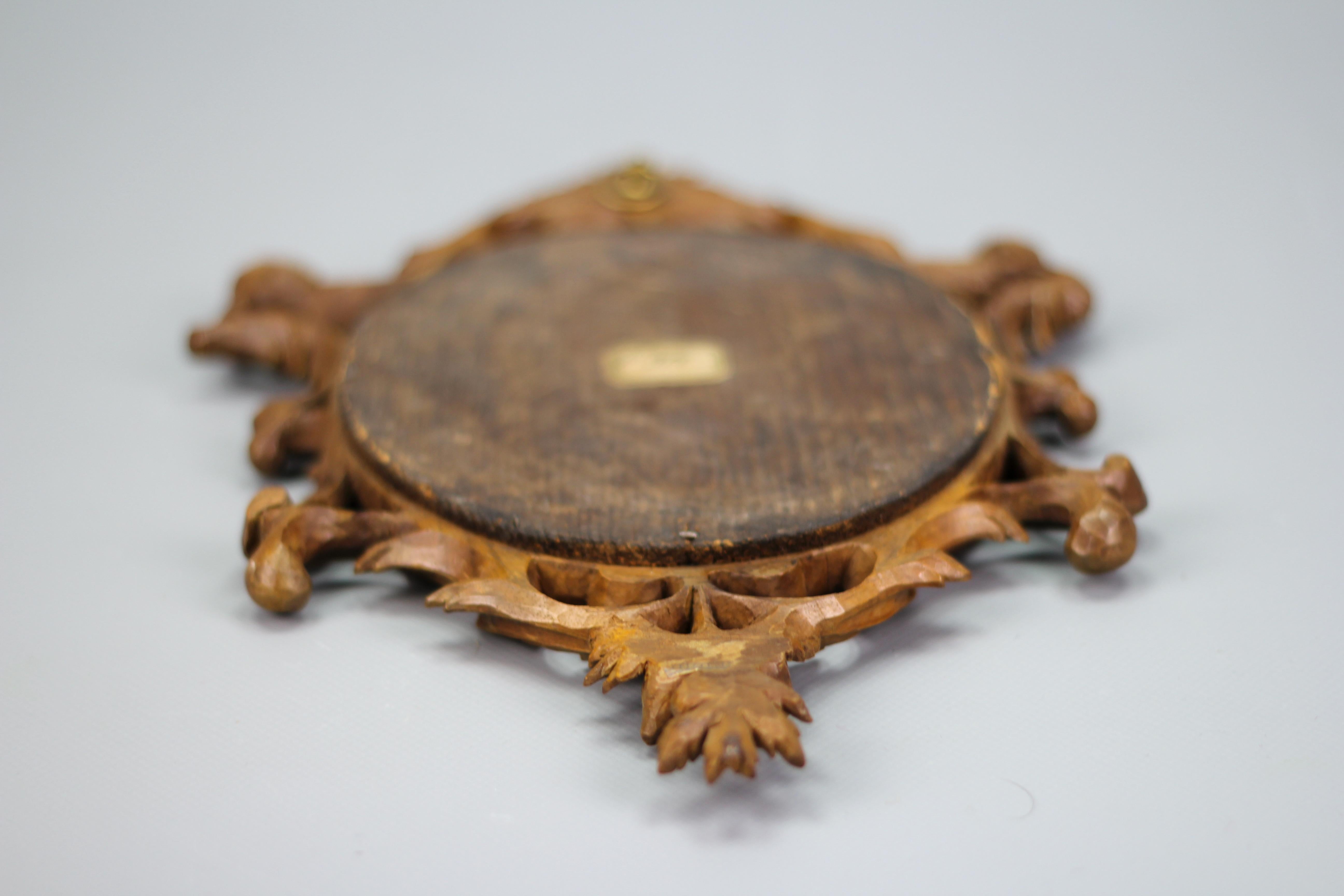 Late 19th Century Carved Walnut Oval Picture or Mirror Frame, France For Sale 7