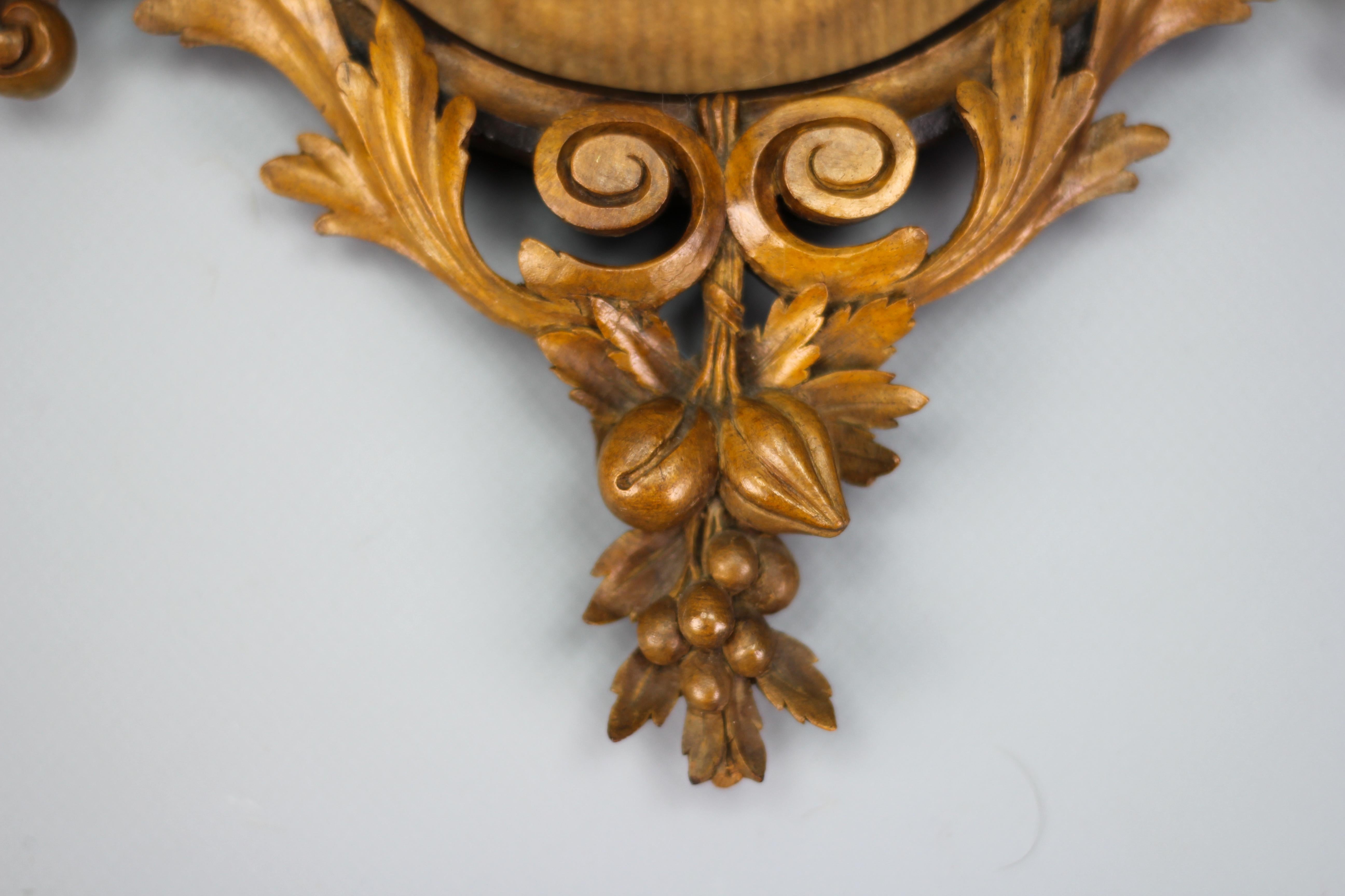 Ovaler Bild- oder Spiegelrahmen aus geschnitztem Nussbaumholz, Frankreich, spätes 19. Jahrhundert im Angebot 1